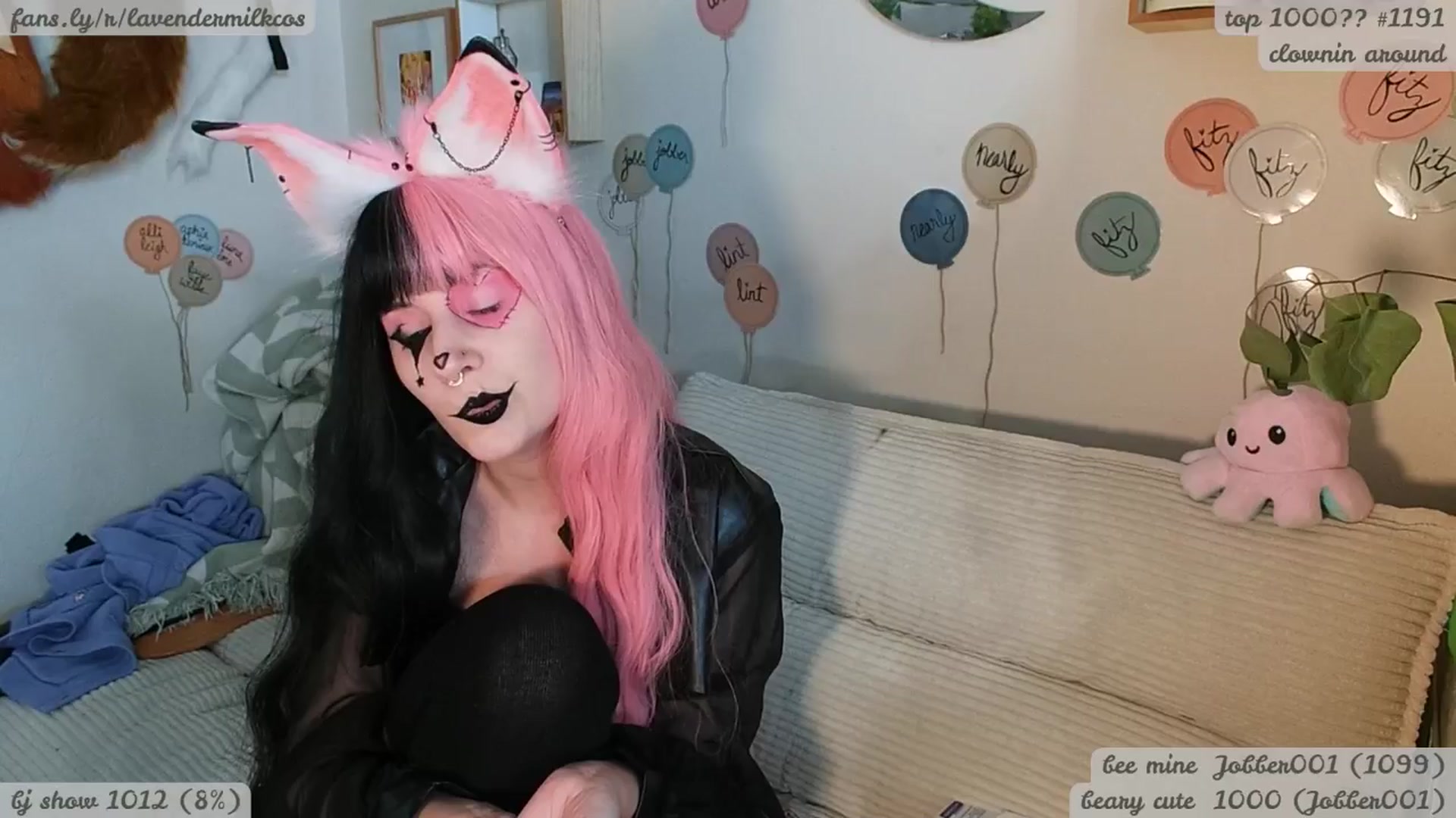 Gallery image thumbnail from KomoBear's myfreecams stream on, 11/30/2025, 07:35 image 12 of 20