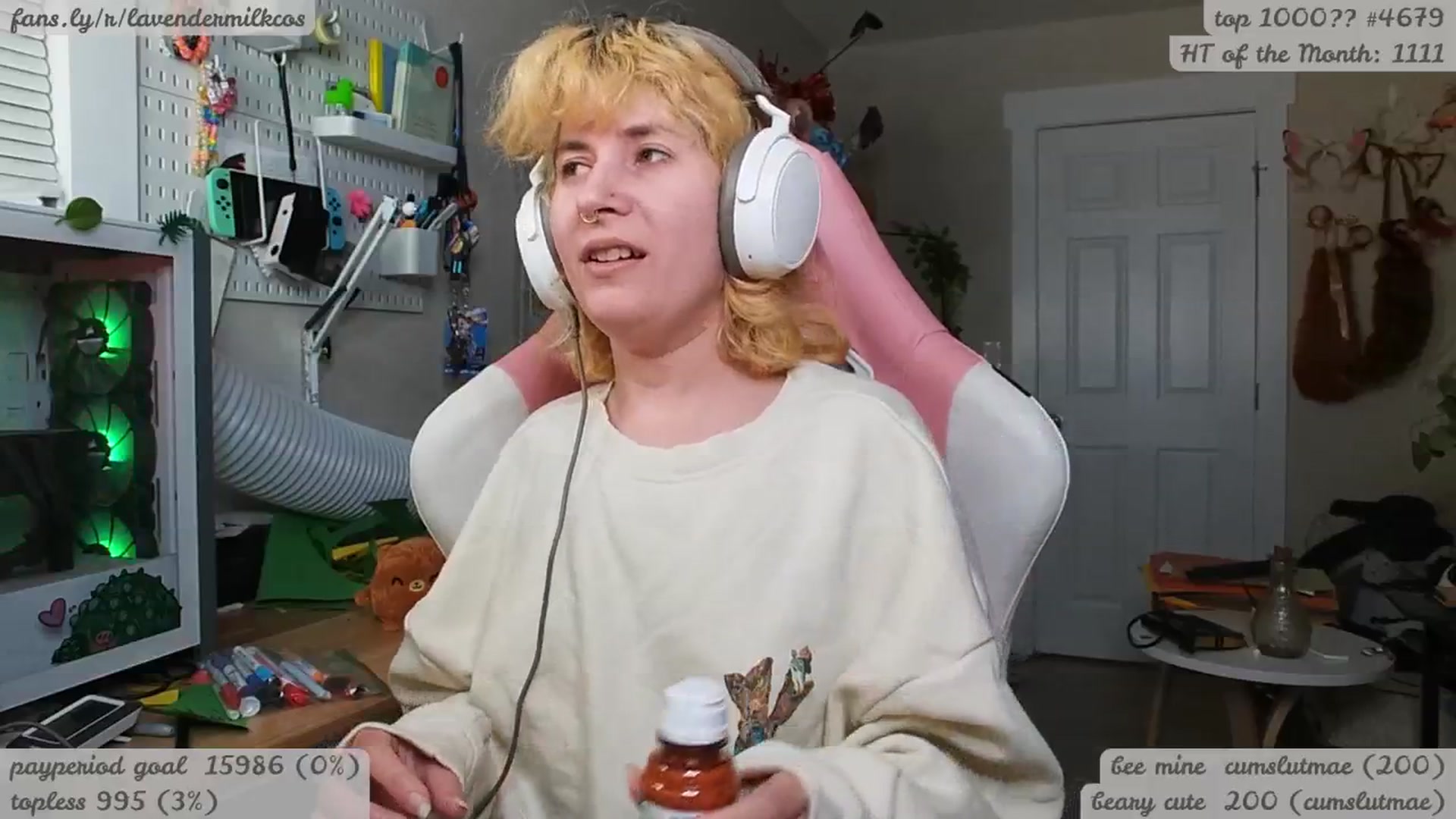 Gallery image thumbnail from KomoBear's myfreecams stream on, 12/14/2025, 06:43 image 8 of 20