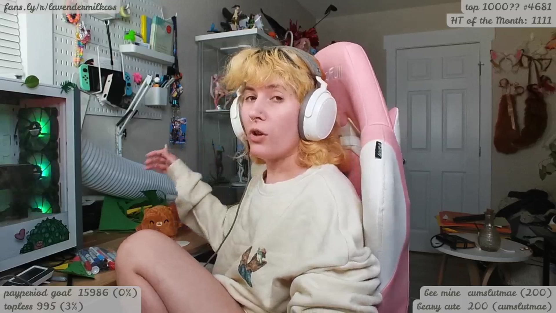Gallery image thumbnail from KomoBear's myfreecams stream on, 12/14/2025, 06:43 image 10 of 20