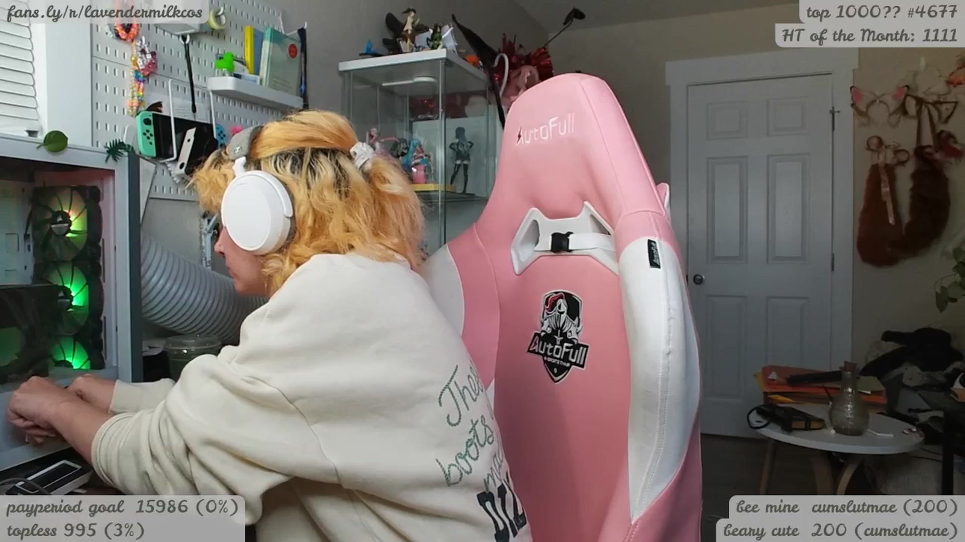 Gallery image thumbnail from KomoBear's myfreecams stream on, 12/14/2025, 06:43 image 6 of 20