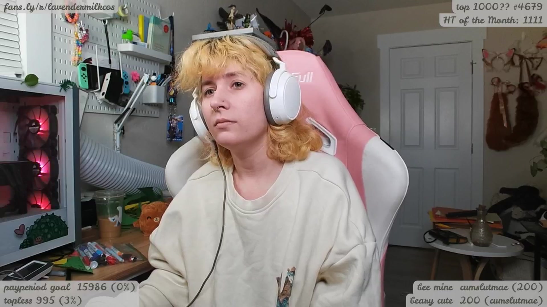 Gallery image thumbnail from KomoBear's myfreecams stream on, 12/14/2025, 06:43 image 7 of 20