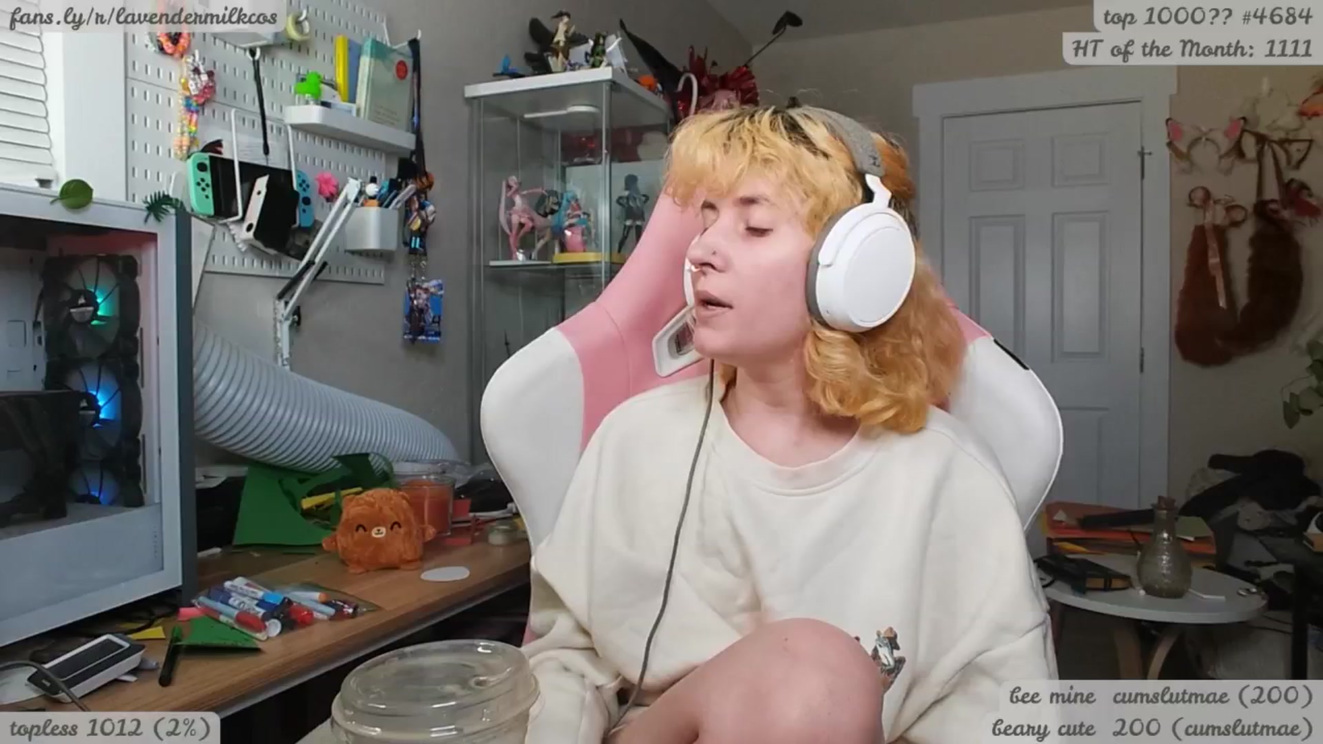 Gallery image thumbnail from KomoBear's myfreecams stream on, 12/14/2025, 06:43 image 1 of 20
