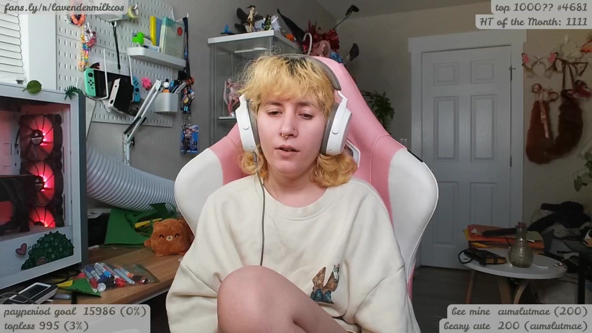 Gallery image thumbnail from KomoBear's myfreecams stream on, 12/14/2025, 06:43 image 9 of 20