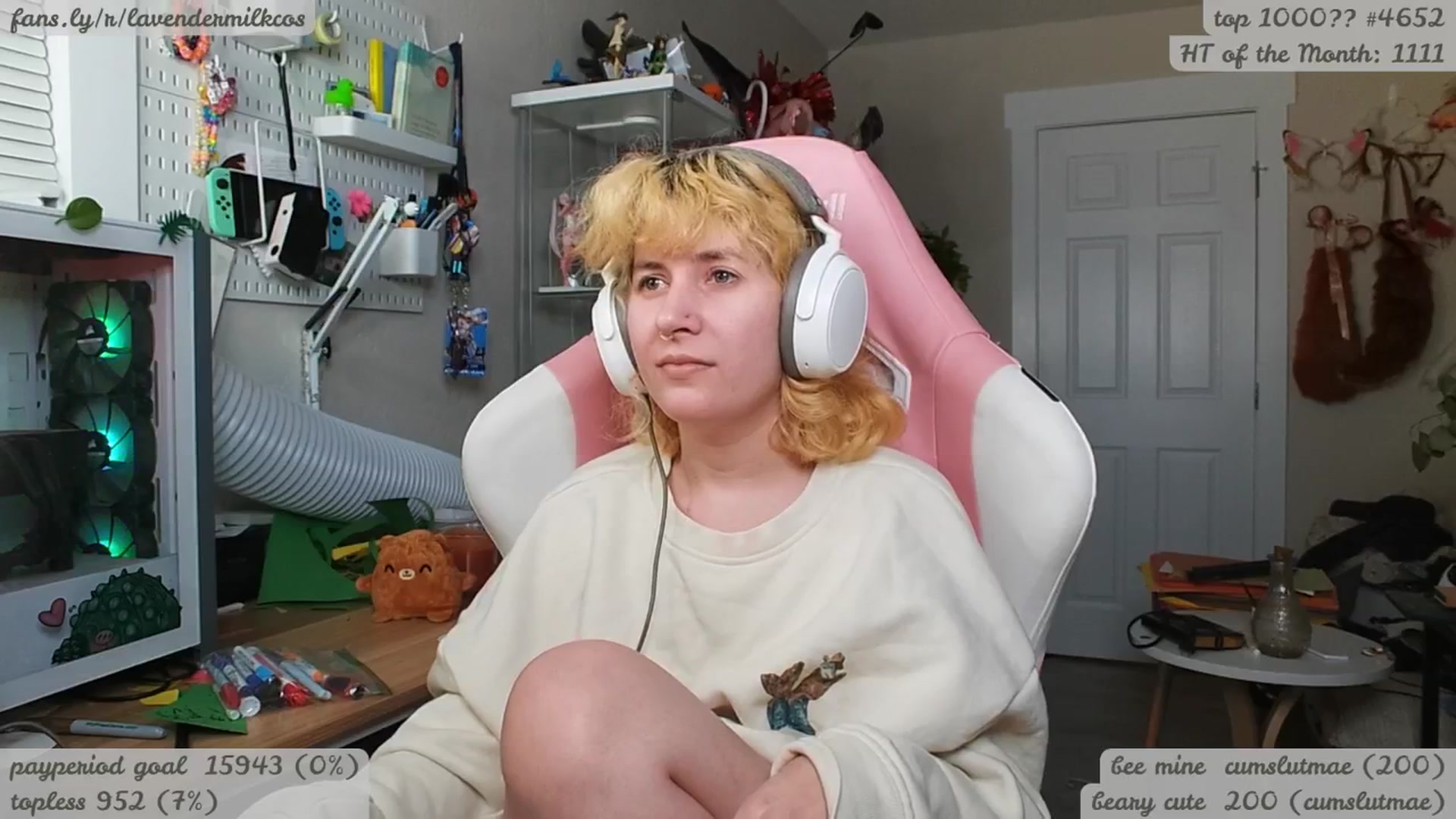 Gallery image thumbnail from KomoBear's myfreecams stream on, 12/14/2025, 06:43 image 12 of 20
