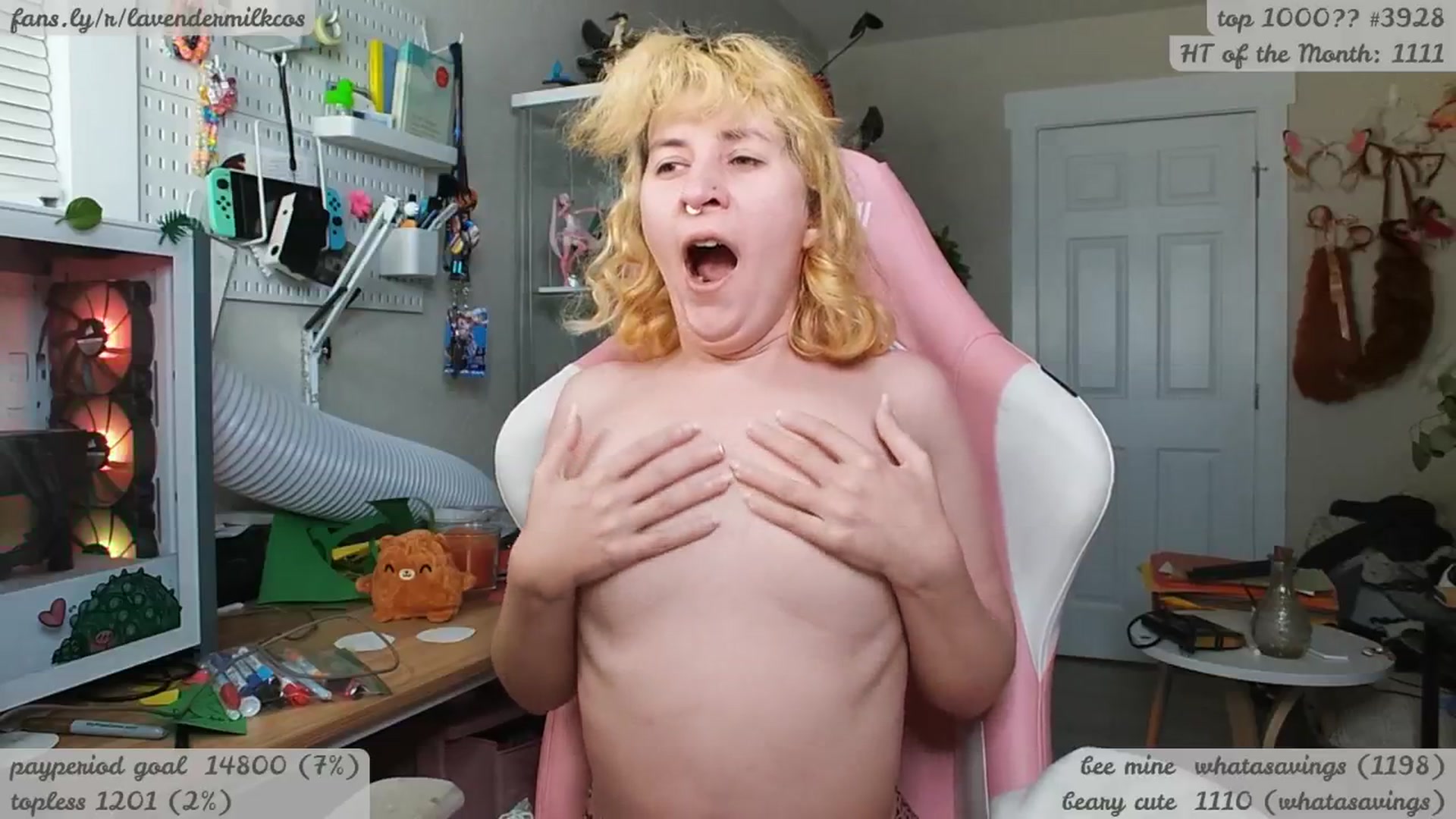 Gallery image thumbnail from KomoBear's myfreecams stream on, 12/14/2025, 06:43 image 15 of 20
