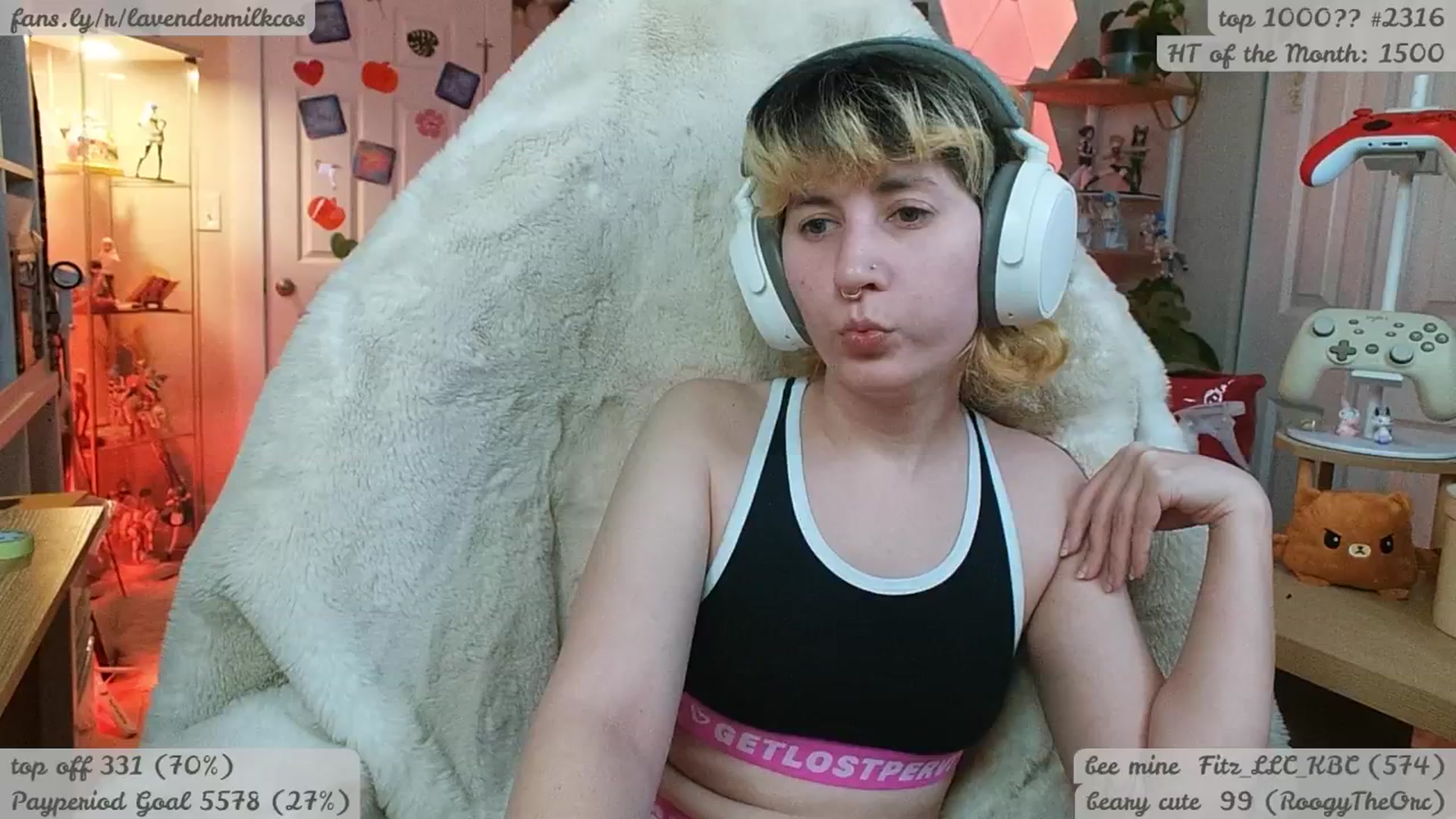 Gallery image thumbnail from KomoBear's myfreecams stream on, 03/14/2026, 08:26 image 9 of 20