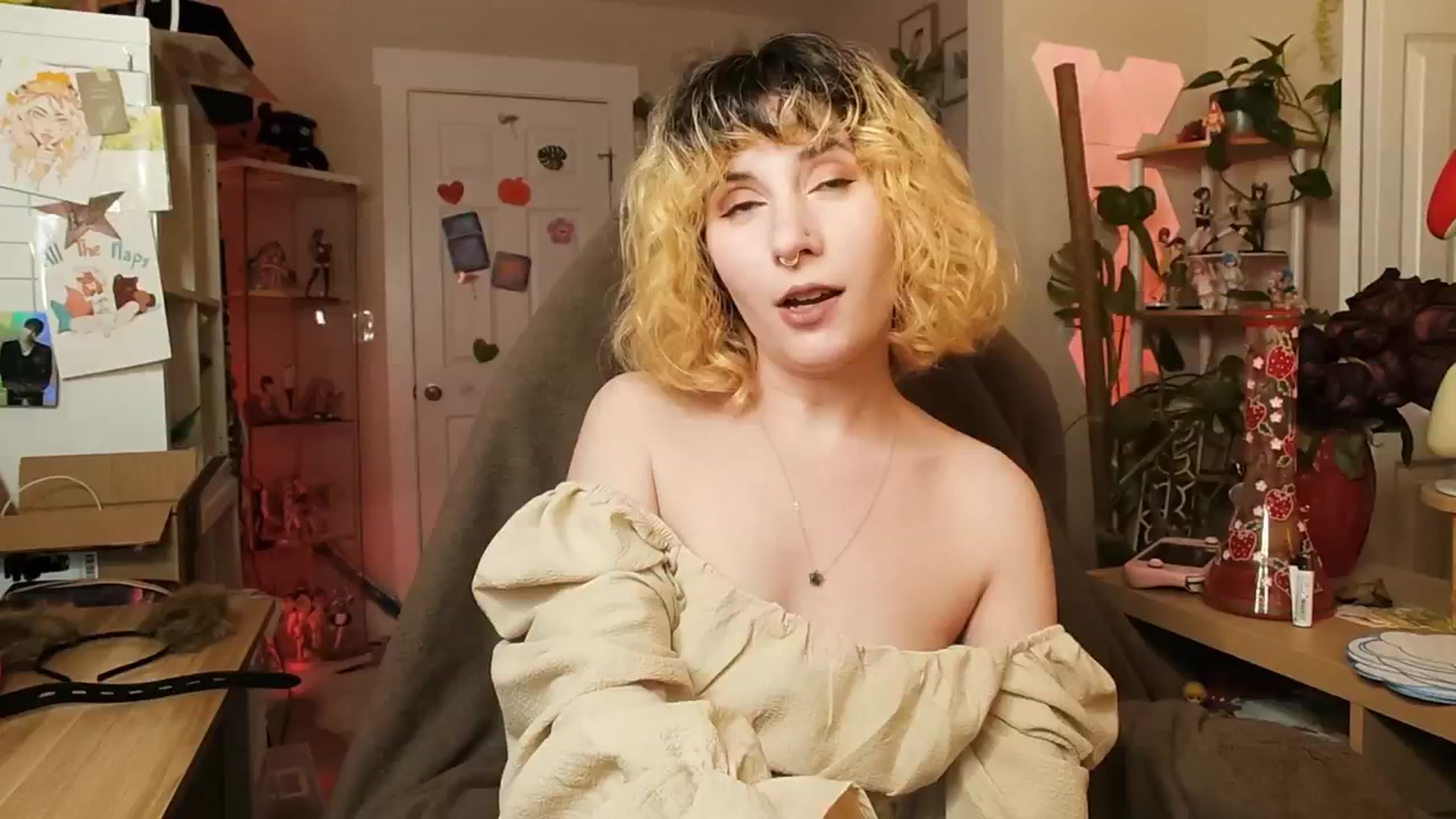 Gallery image thumbnail from KomoBear's myfreecams stream on, 04/12/2026, 08:49 image 1 of 20