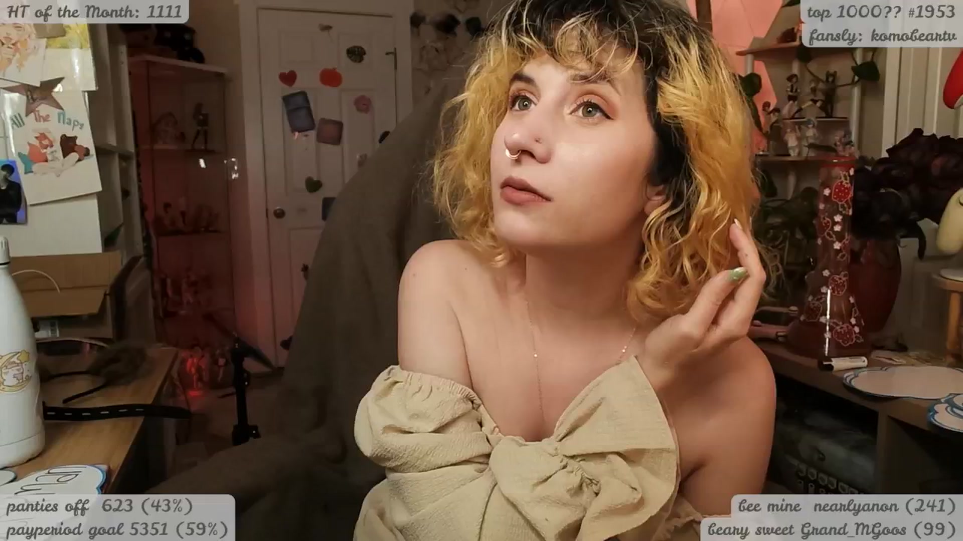 Gallery image thumbnail from KomoBear's myfreecams stream on, 04/12/2026, 08:49 image 10 of 20