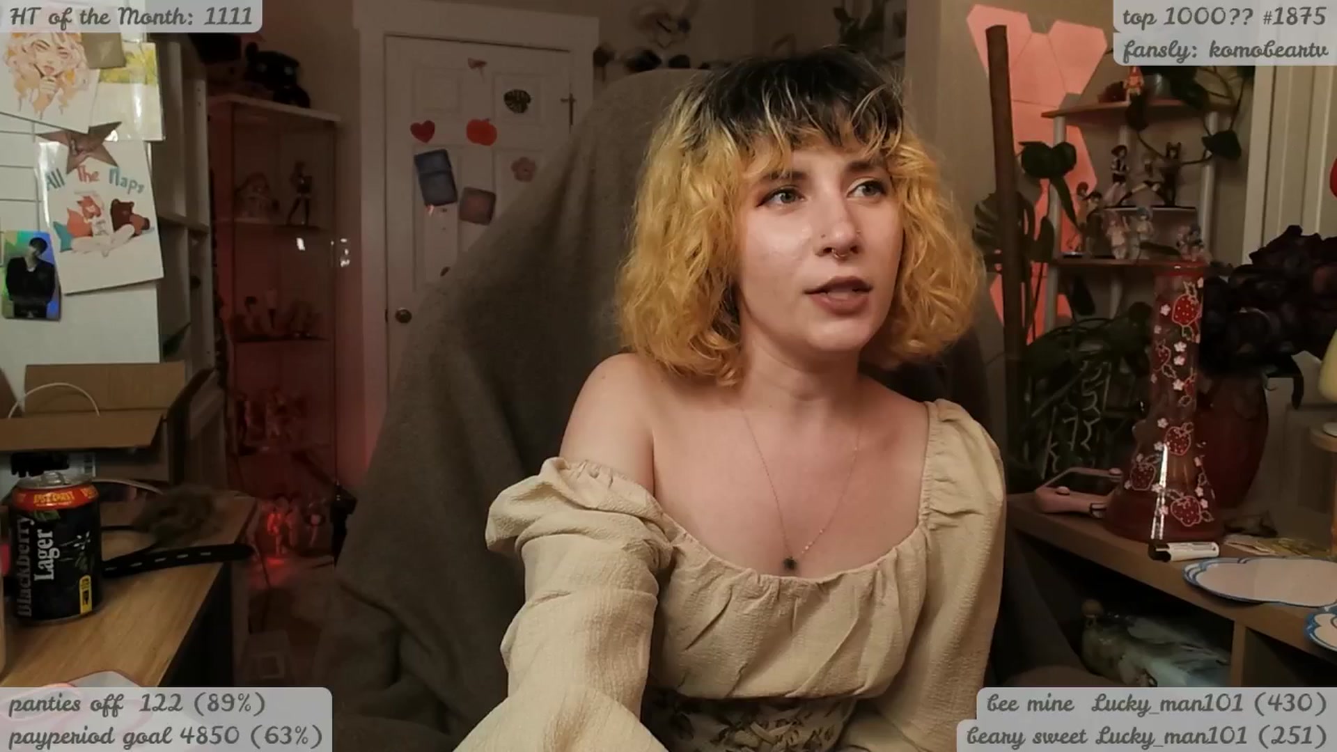 Gallery image thumbnail from KomoBear's myfreecams stream on, 04/12/2026, 08:49 image 13 of 20