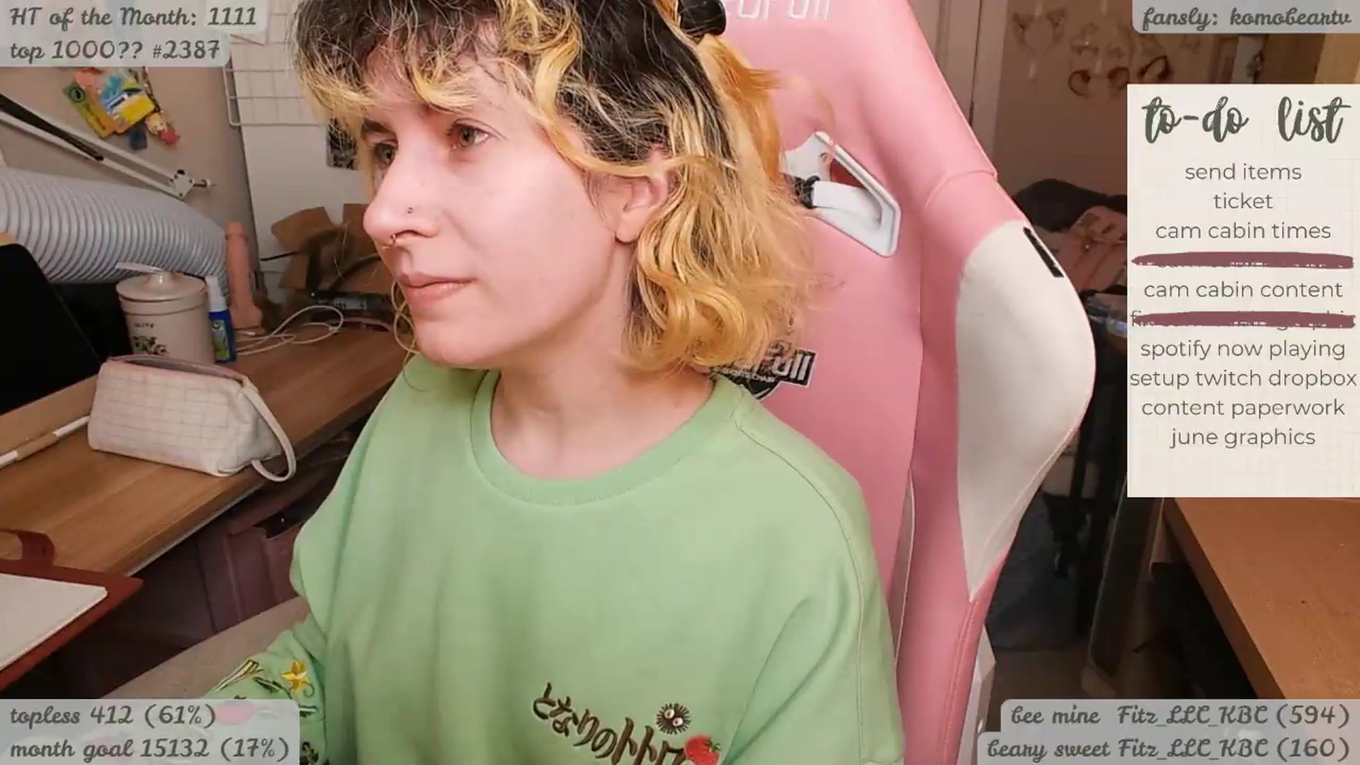 Gallery image thumbnail from KomoBear's myfreecams stream on, 04/24/2026, 06:30 image 13 of 20