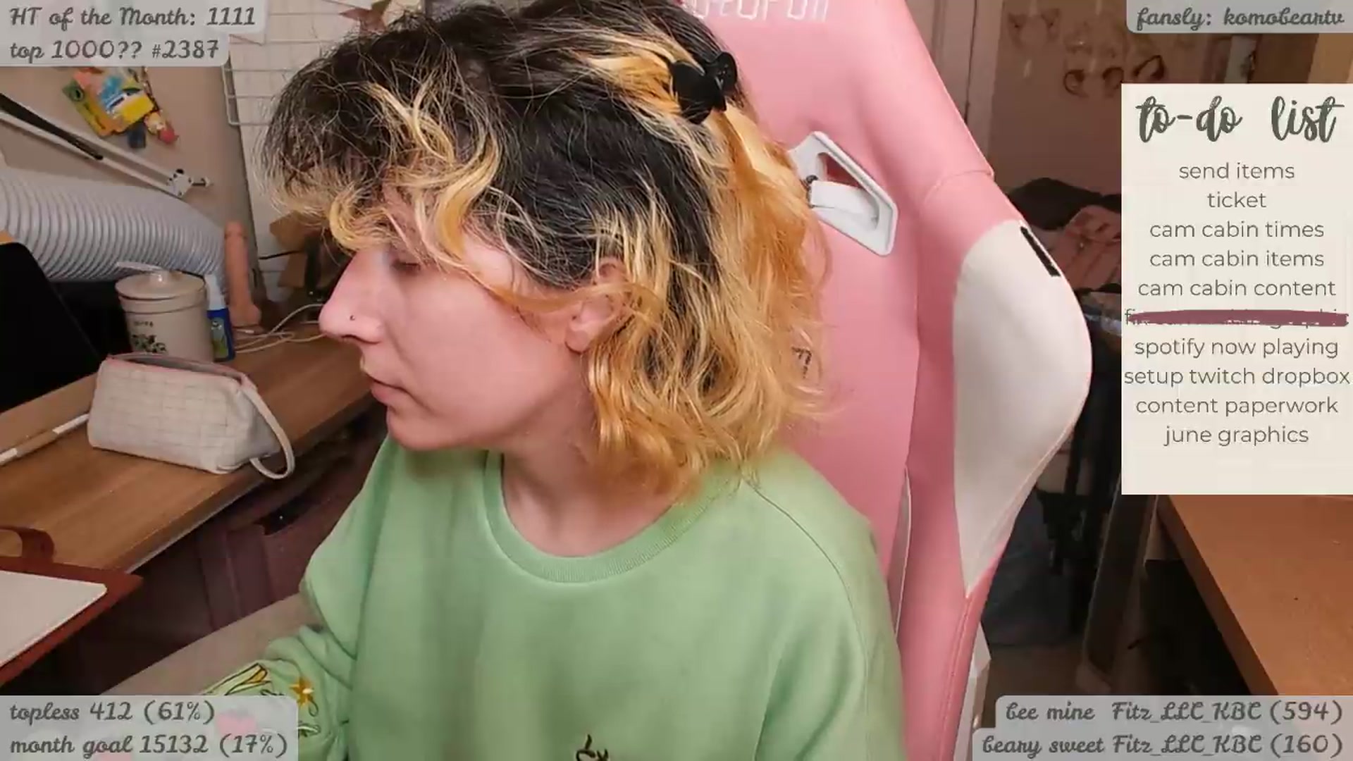 Gallery image thumbnail from KomoBear's myfreecams stream on, 04/24/2026, 06:30 image 11 of 20