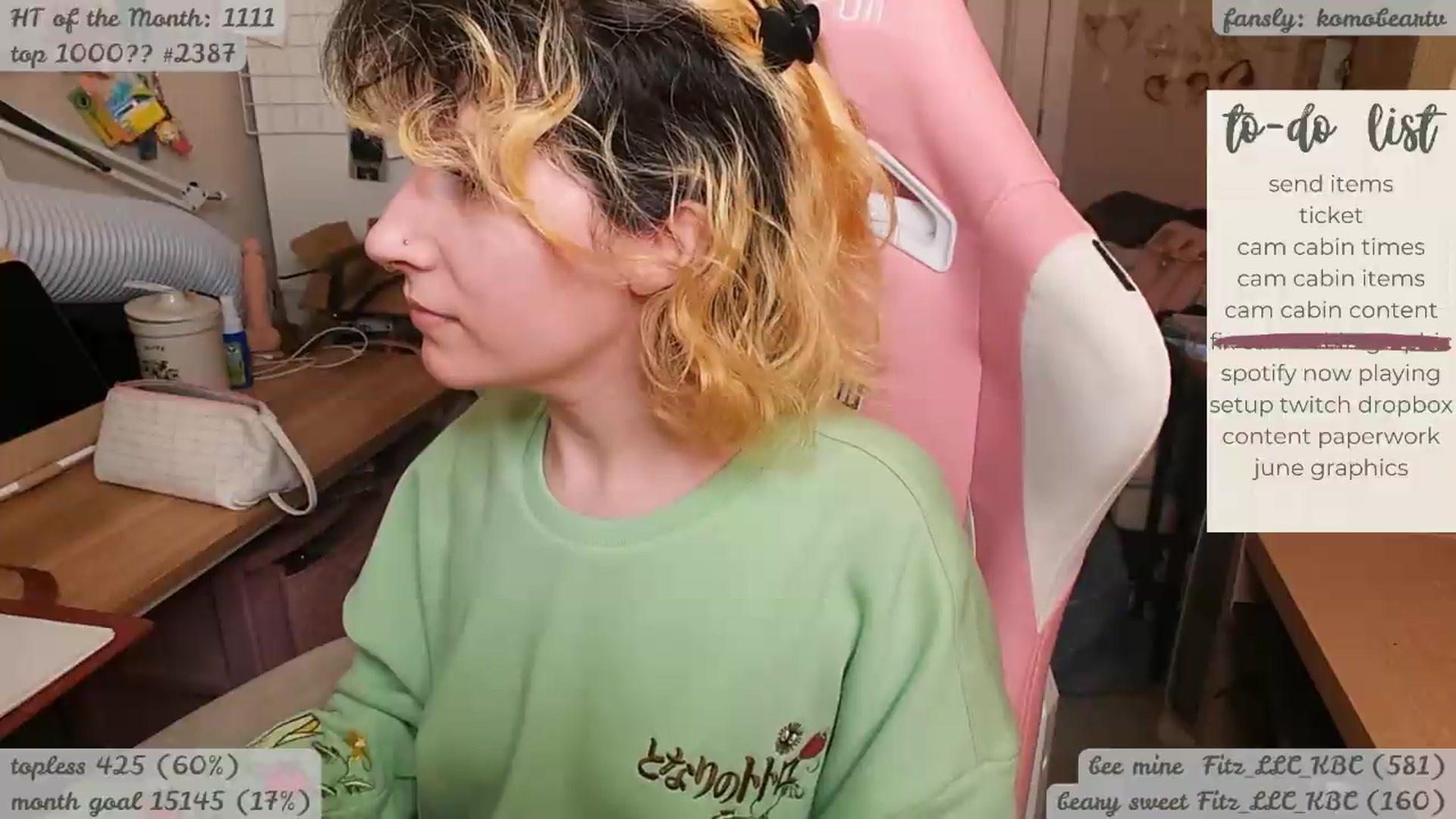 Gallery image thumbnail from KomoBear's myfreecams stream on, 04/24/2026, 06:30 image 4 of 20