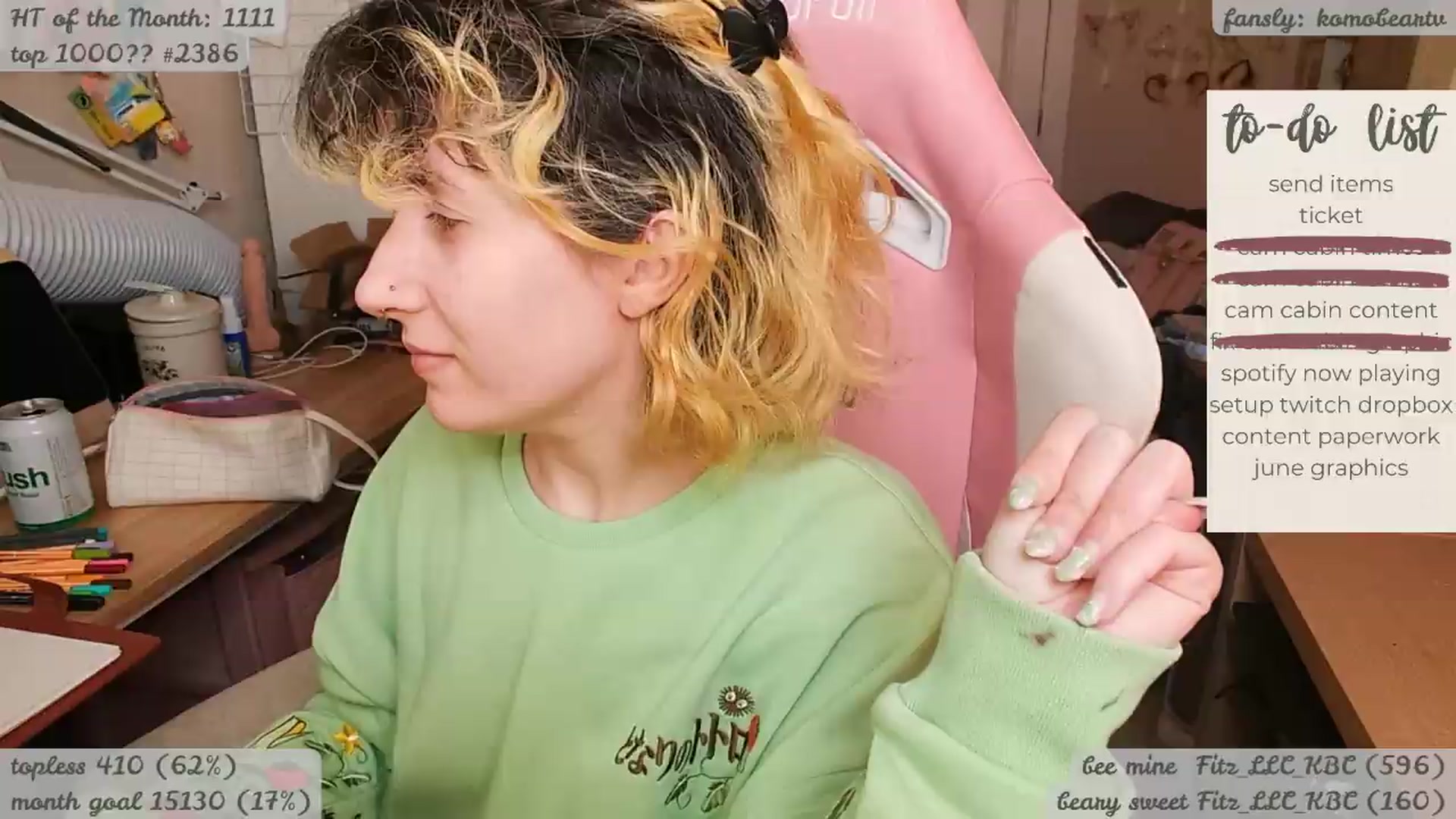 Gallery image thumbnail from KomoBear's myfreecams stream on, 04/24/2026, 06:30 image 18 of 20