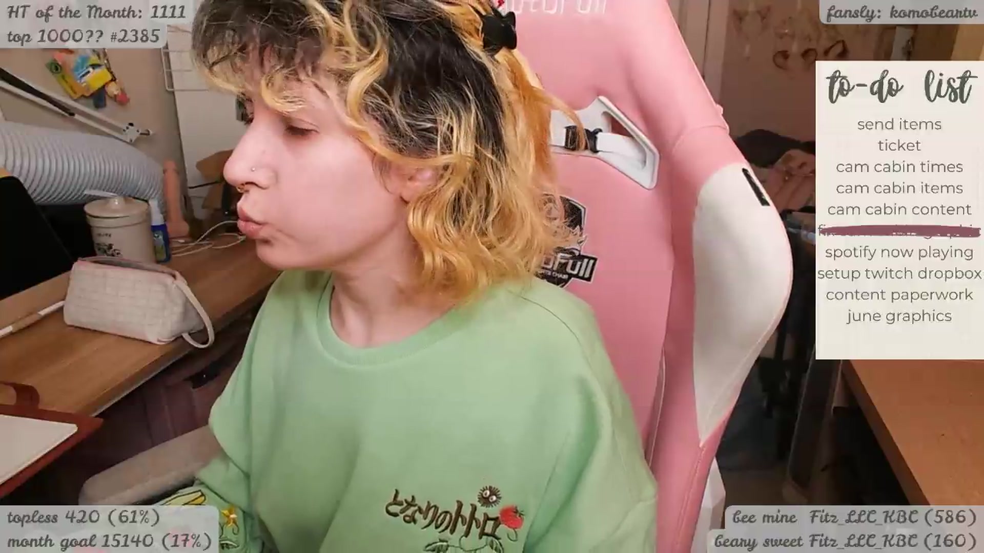 Gallery image thumbnail from KomoBear's myfreecams stream on, 04/24/2026, 06:30 image 7 of 20