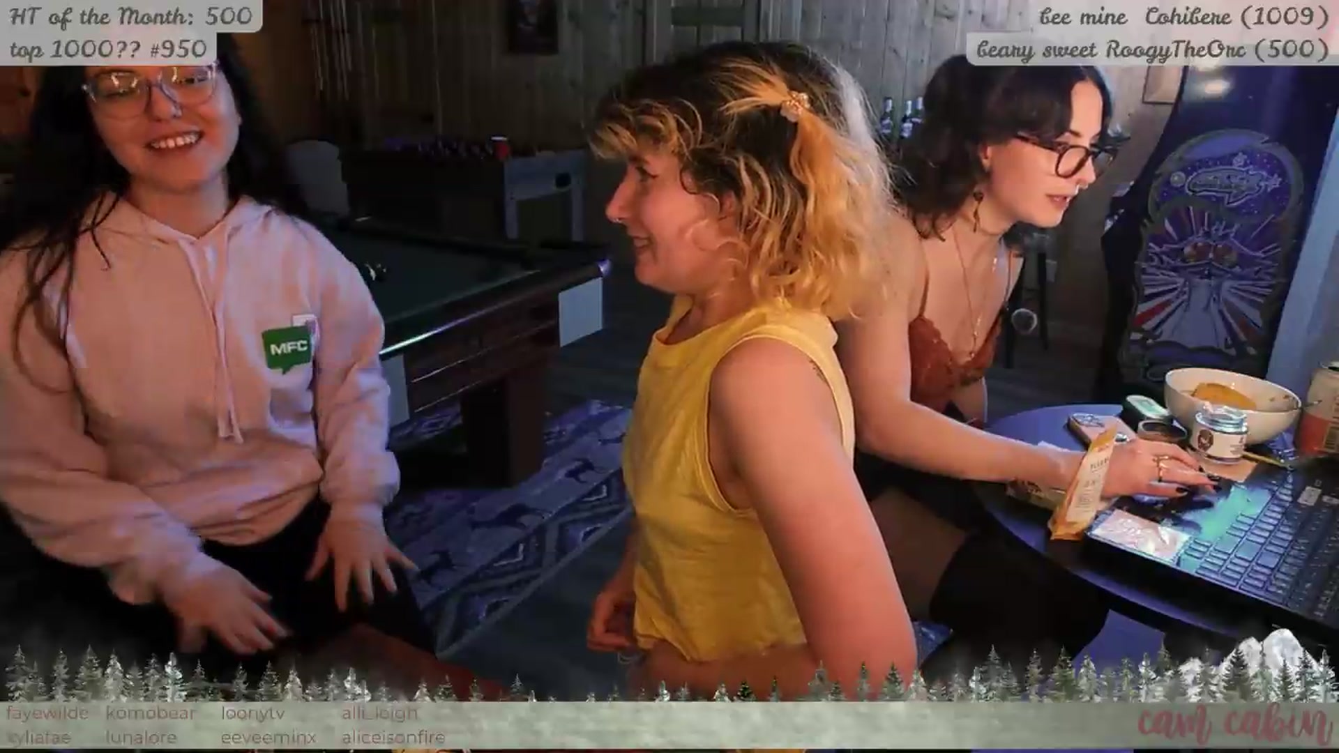 Gallery image thumbnail from KomoBear's myfreecams stream on, 05/03/2026, 08:59 image 7 of 20