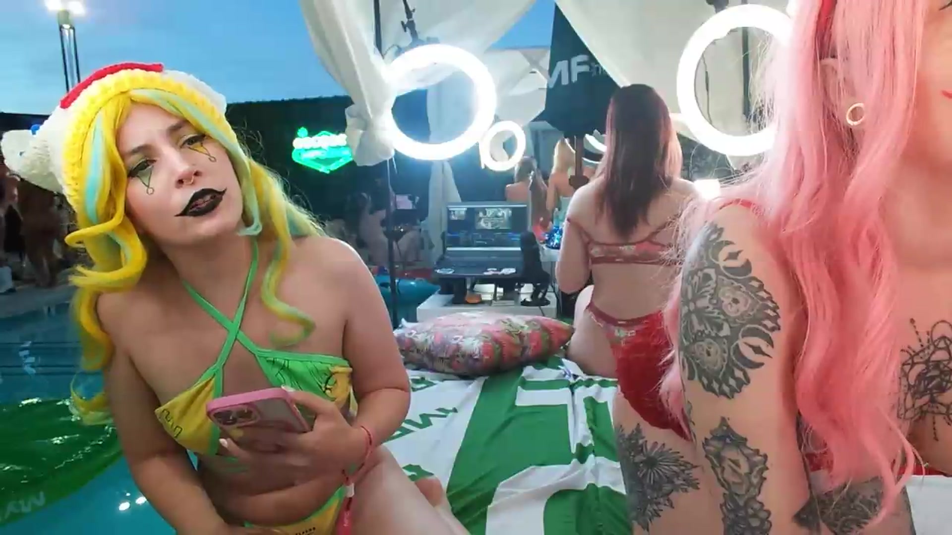 Gallery image thumbnail from KomoBear's myfreecams stream on, 05/21/2026, 03:20 image 13 of 20