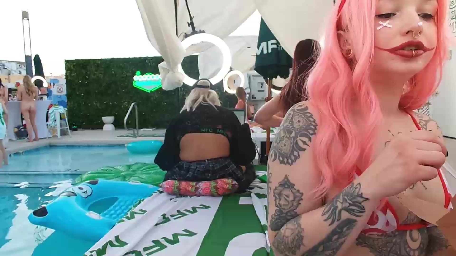 Gallery image thumbnail from KomoBear's myfreecams stream on, 05/21/2026, 03:20 image 1 of 20