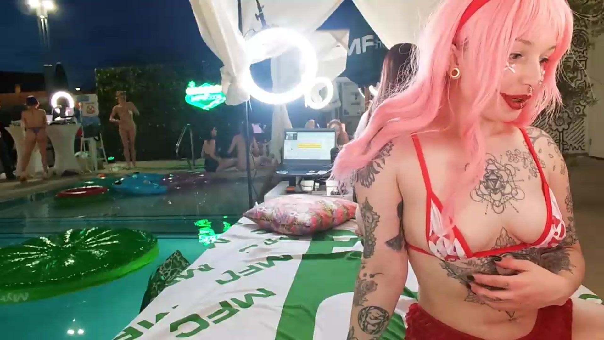 Gallery image thumbnail from KomoBear's myfreecams stream on, 05/21/2026, 03:20 image 18 of 20