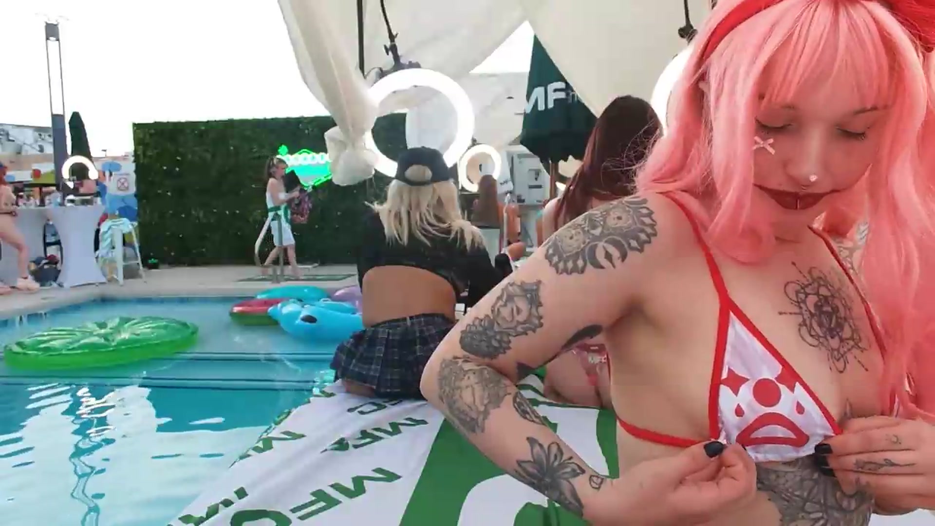 Gallery image thumbnail from KomoBear's myfreecams stream on, 05/21/2026, 03:20 image 2 of 20