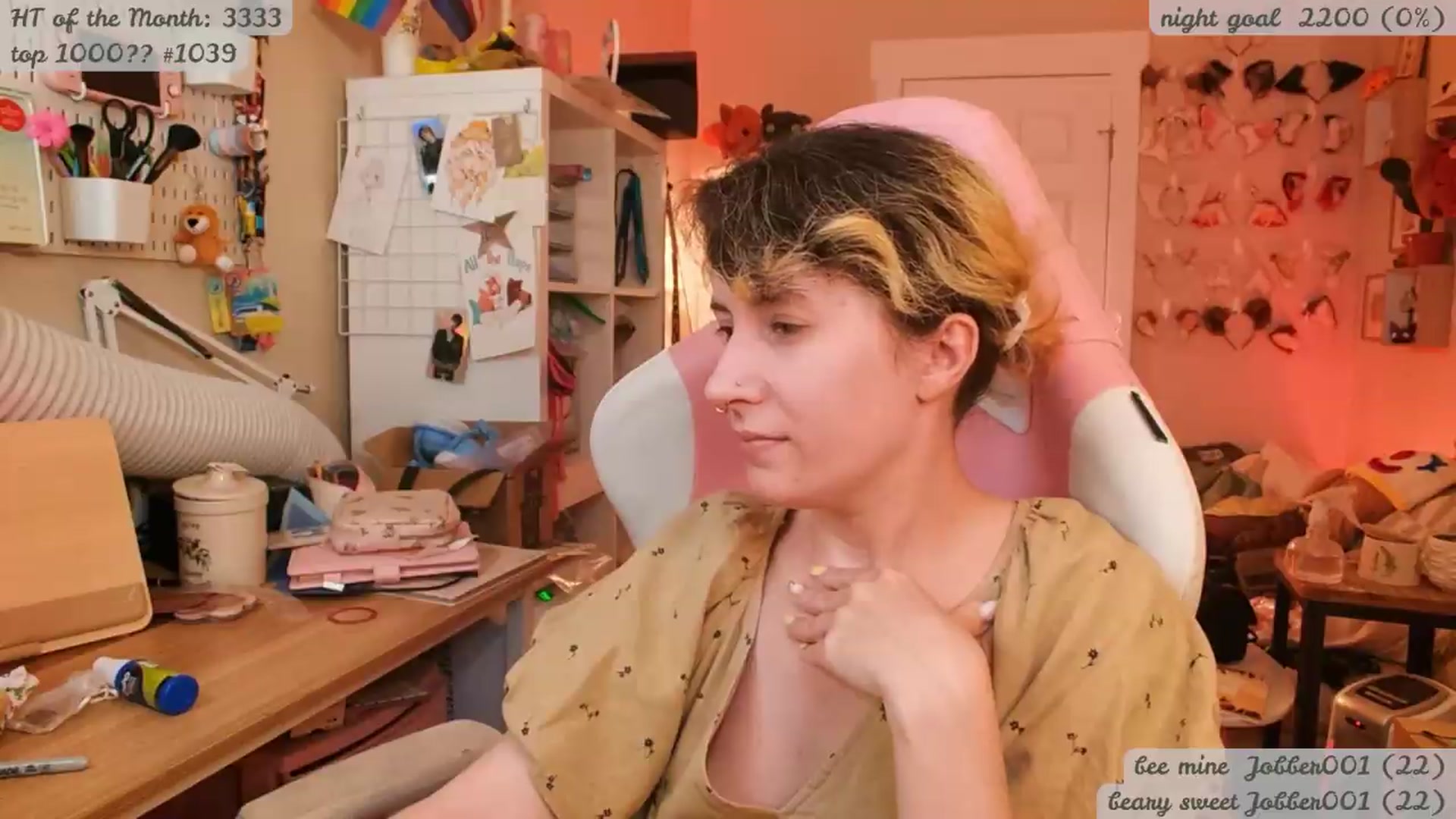 Gallery image thumbnail from KomoBear's myfreecams stream on, 05/24/2026, 05:17 image 14 of 20