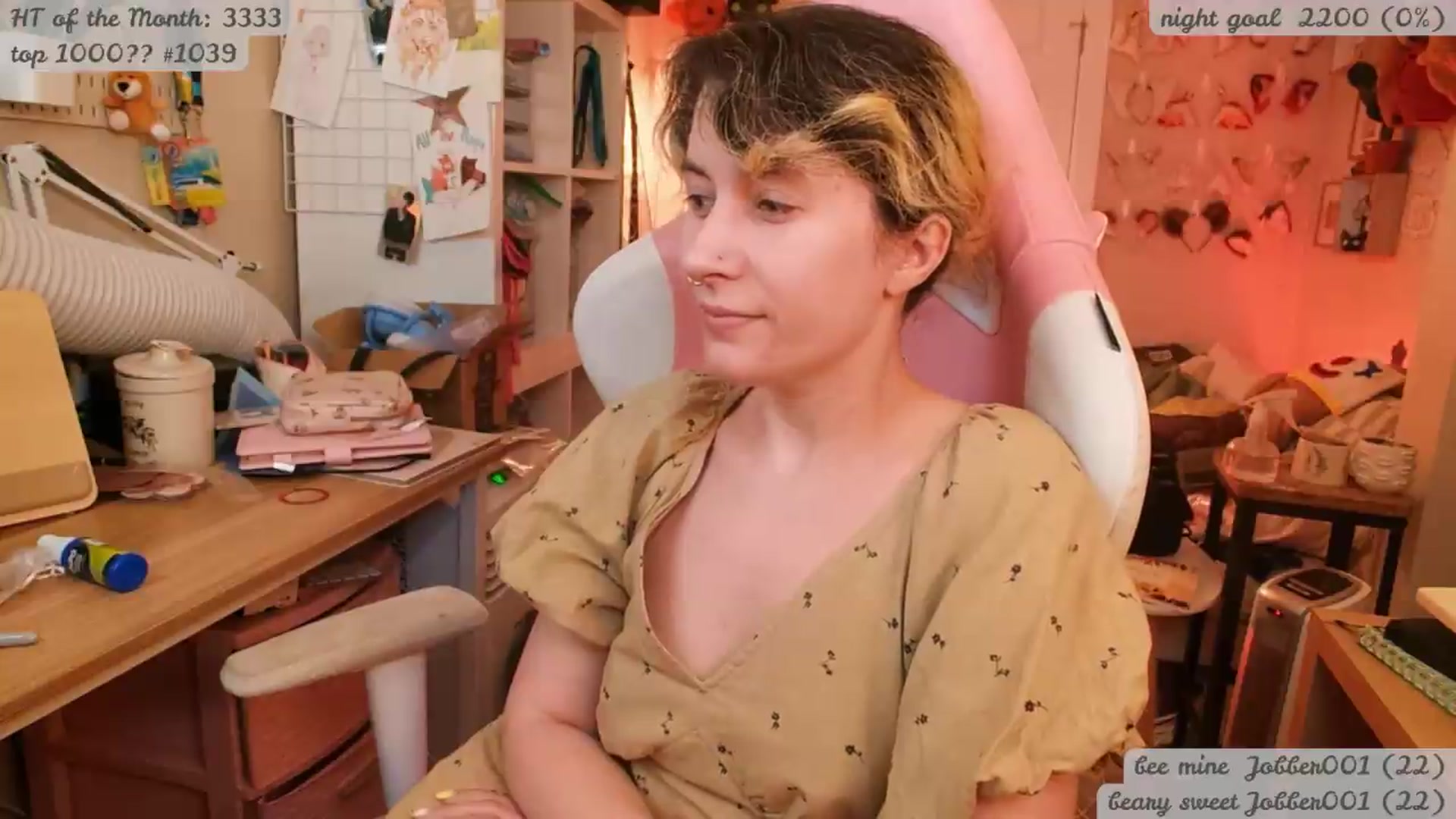 Gallery image thumbnail from KomoBear's myfreecams stream on, 05/24/2026, 05:17 image 18 of 20