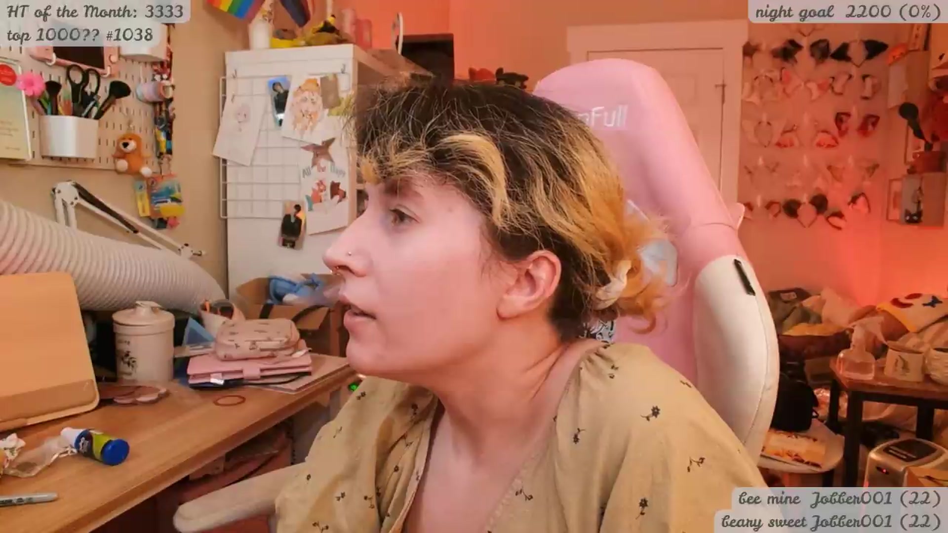 Gallery image thumbnail from KomoBear's myfreecams stream on, 05/24/2026, 05:17 image 11 of 20