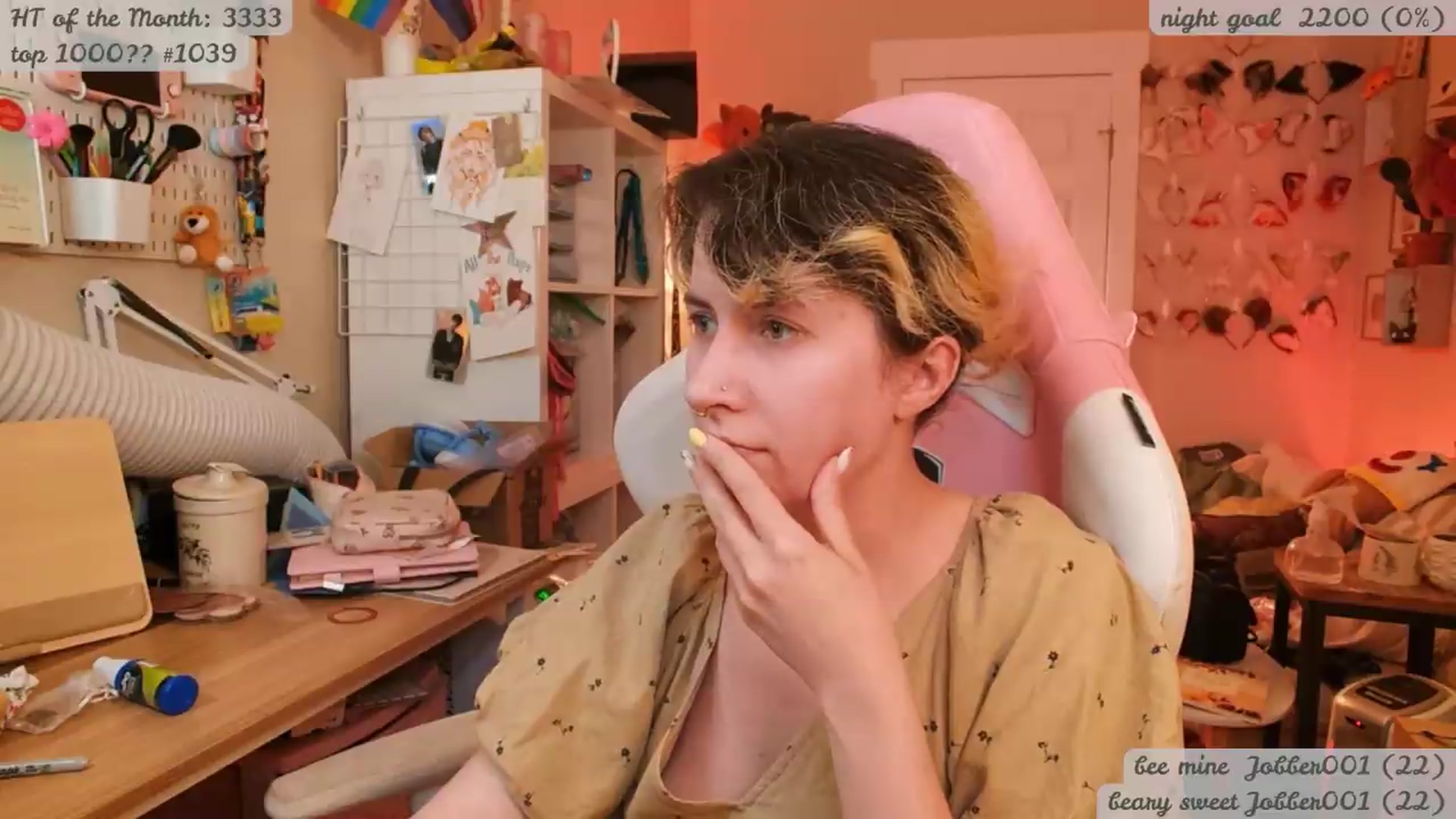 Gallery image thumbnail from KomoBear's myfreecams stream on, 05/24/2026, 05:17 image 12 of 20