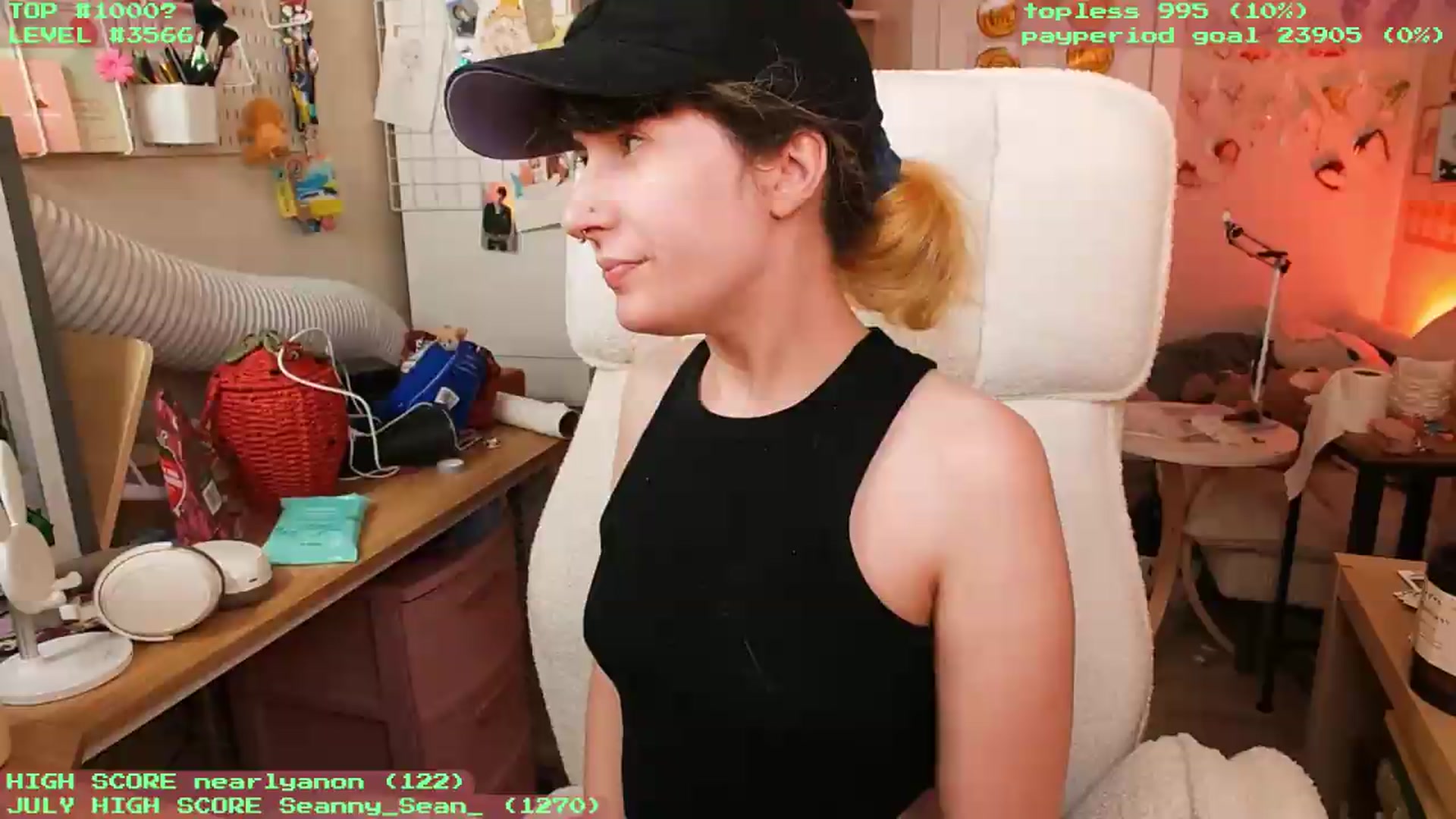 Gallery image thumbnail from KomoBear's myfreecams stream on, 07/17/2026, 05:58 image 10 of 20