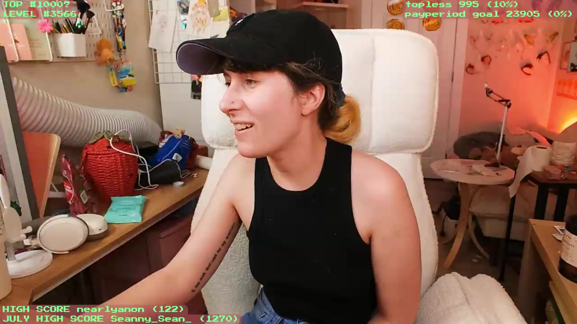 Gallery image thumbnail from KomoBear's myfreecams stream on, 07/17/2026, 05:58 image 9 of 20