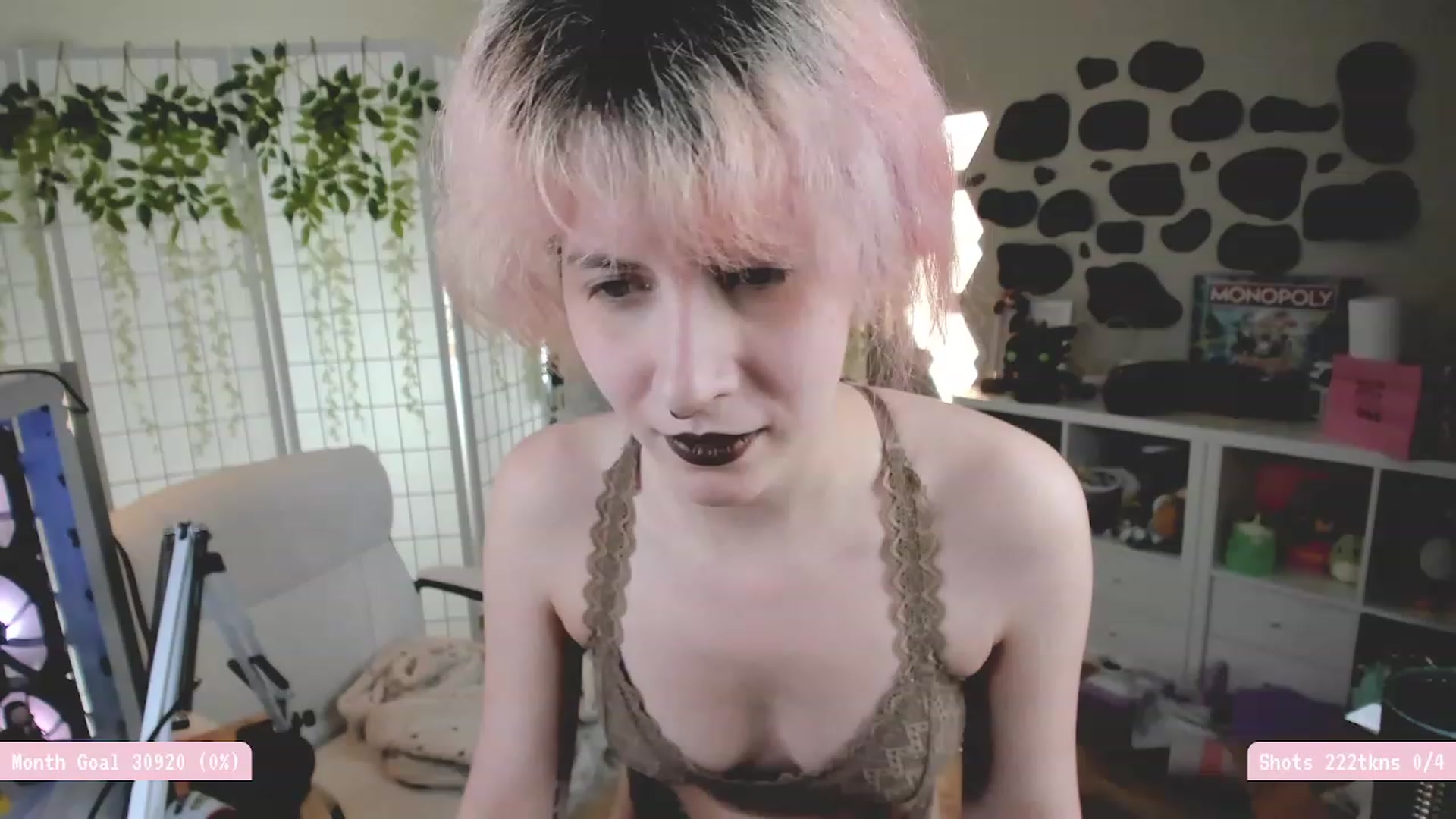 Gallery image thumbnail from Komorebi's myfreecams stream on, 12/11/2022, 10:31 image 1 of 20