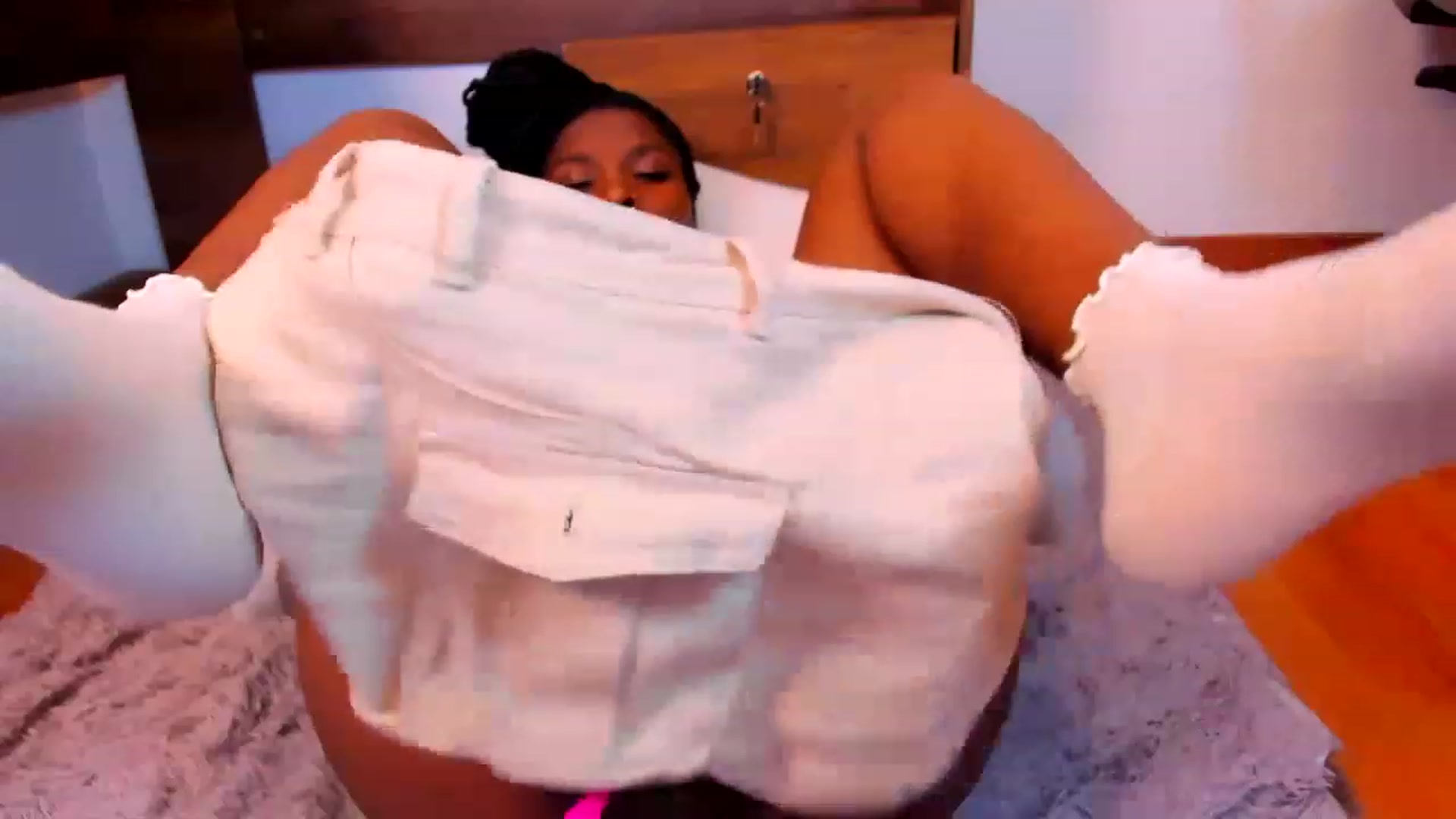 Gallery image thumbnail from Korataylor's myfreecams stream on, 04/16/2023, 09:34 image 7 of 20