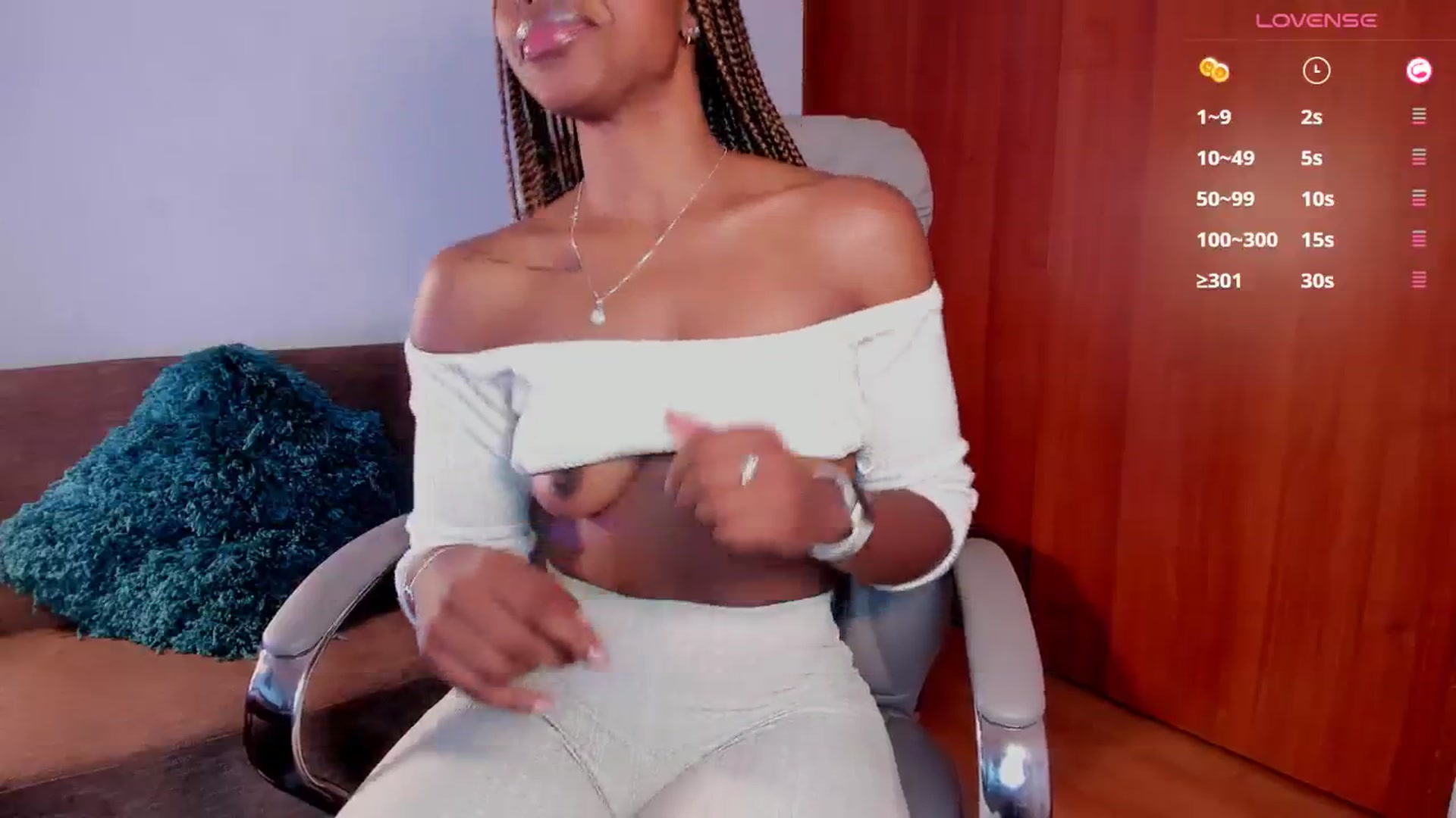 Gallery image thumbnail from Korataylor's myfreecams stream on, 10/03/2024, 09:01 image 7 of 20
