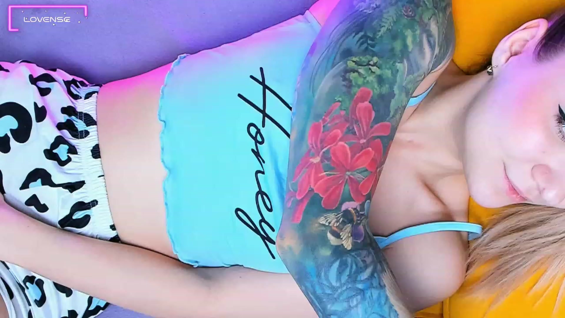 Gallery image thumbnail from Kota_sky's myfreecams stream on, 02/21/2024, 03:34 image 1 of 20