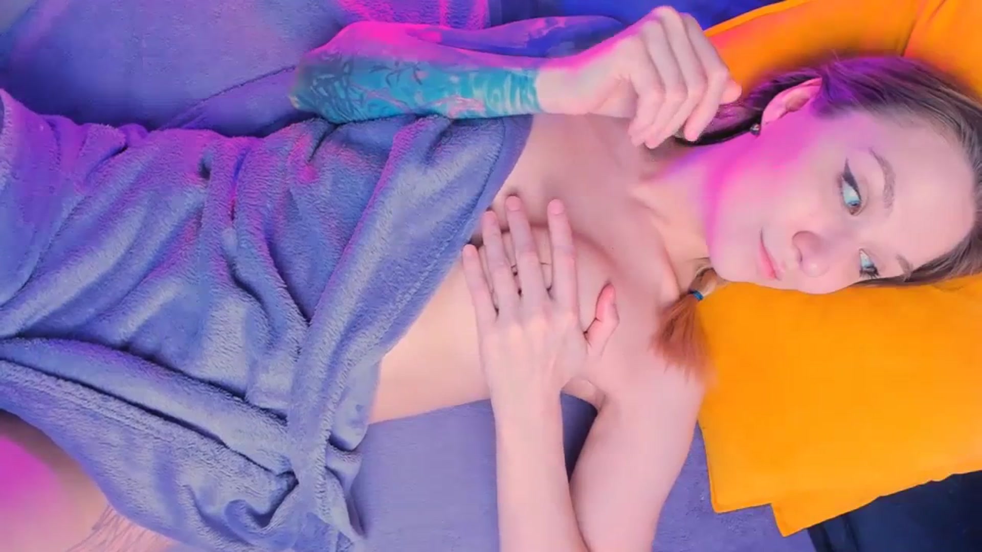 Gallery image thumbnail from Kota_sky's myfreecams stream on, 03/12/2024, 10:18 image 11 of 20