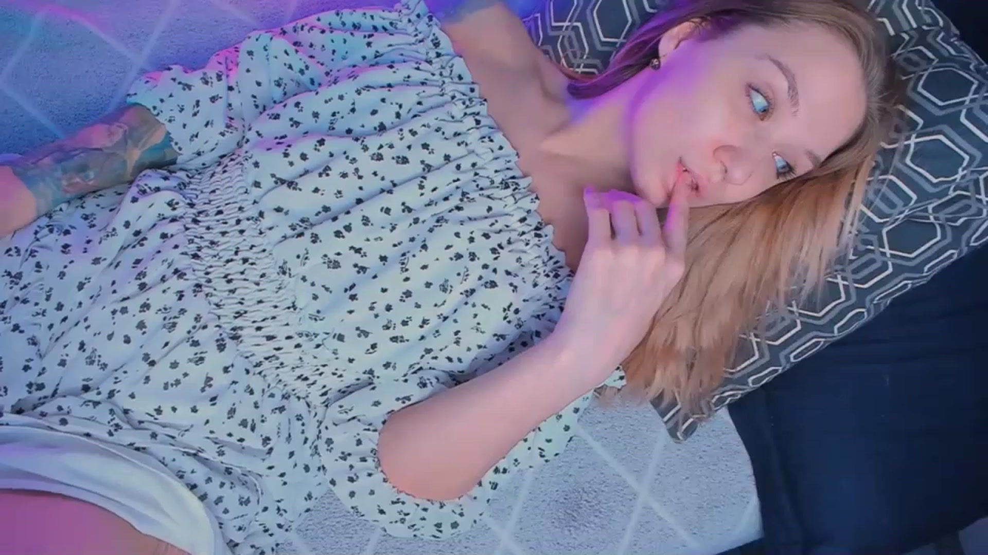 Gallery image thumbnail from Kota_sky's myfreecams stream on, 03/18/2024, 06:22 image 15 of 20