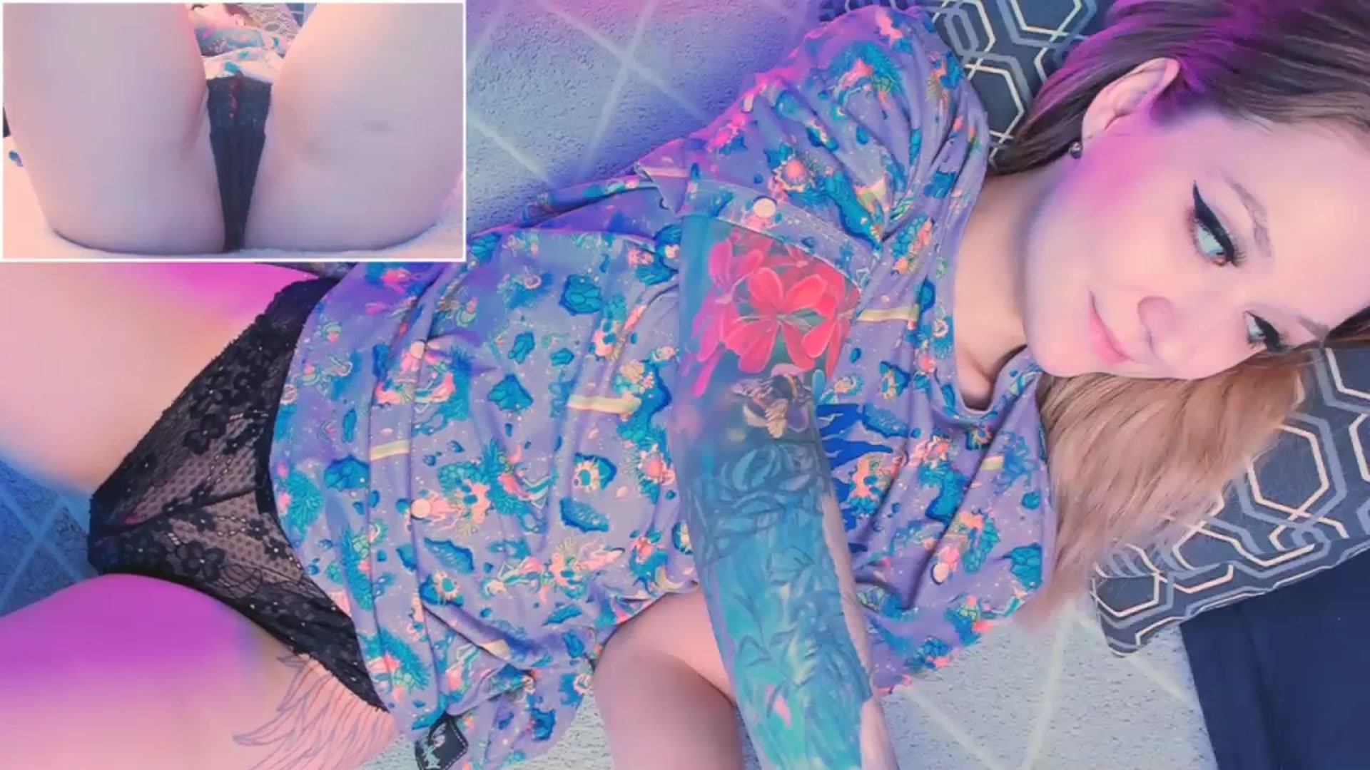 Gallery image thumbnail from Kota_sky's myfreecams stream on, 03/20/2024, 10:21 image 16 of 20