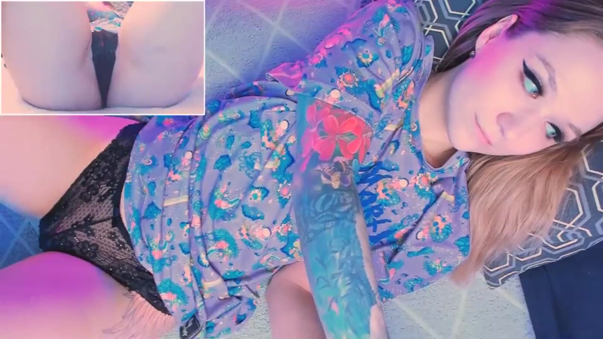 Gallery image thumbnail from Kota_sky's myfreecams stream on, 03/20/2024, 10:21 image 14 of 20