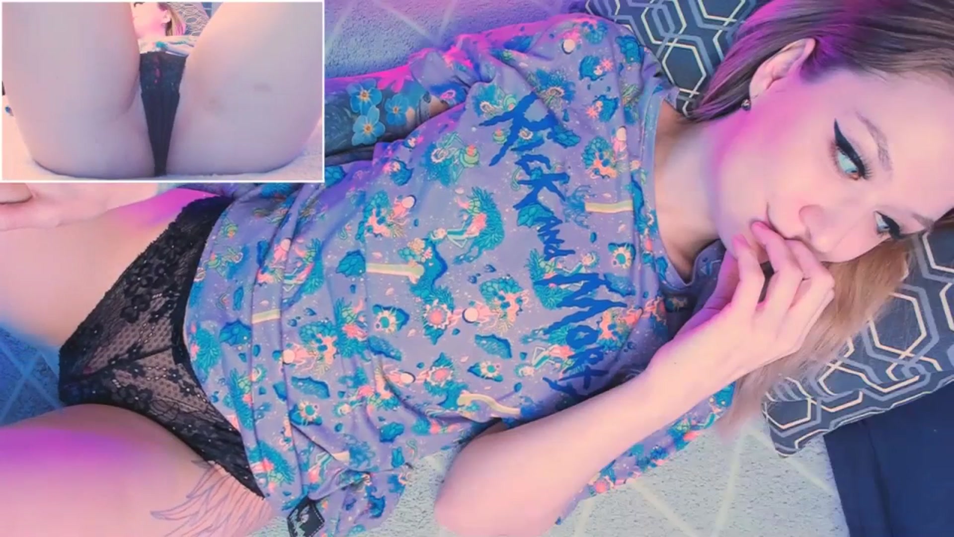 Gallery image thumbnail from Kota_sky's myfreecams stream on, 03/20/2024, 10:21 image 17 of 20