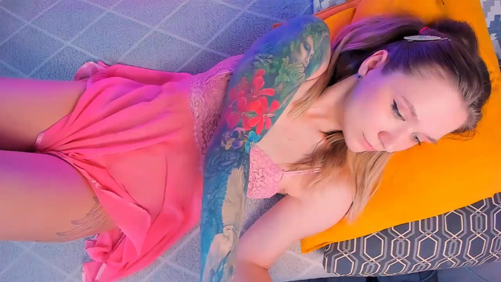 Gallery image thumbnail from Kota_sky's myfreecams stream on, 05/17/2024, 07:35 image 15 of 20
