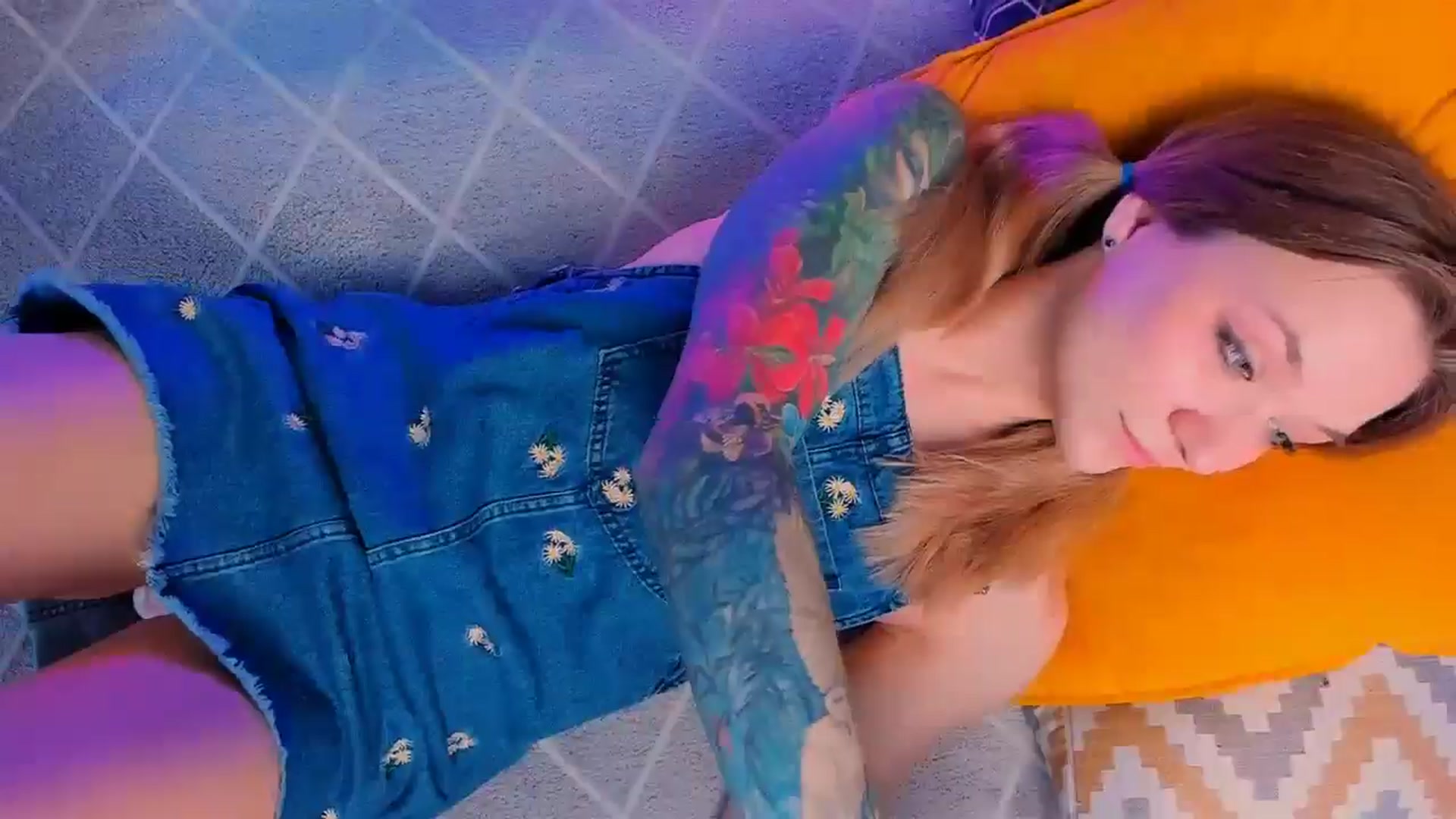 Gallery image thumbnail from Kota_sky's myfreecams stream on, 05/20/2024, 03:50 image 13 of 20