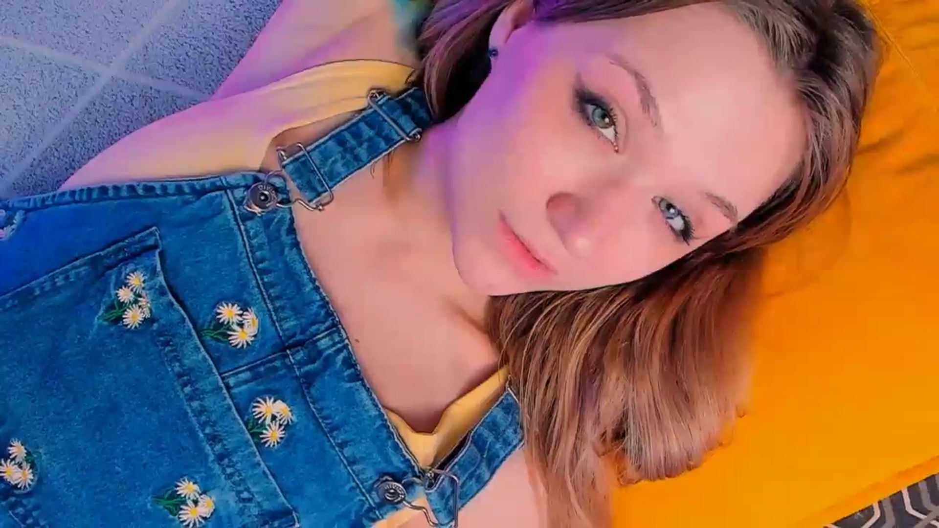 Gallery image thumbnail from Kota_sky's myfreecams stream on, 05/21/2024, 07:06 image 13 of 20