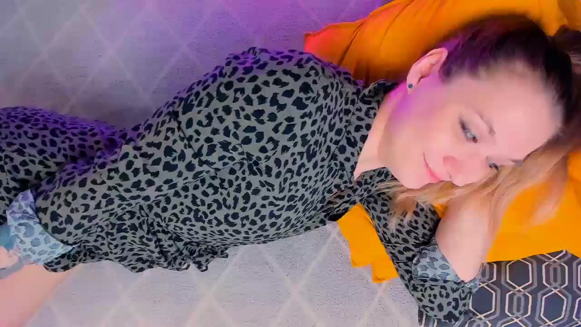 Gallery image thumbnail from Kota_sky's myfreecams stream on, 06/10/2024, 06:05 image 6 of 20