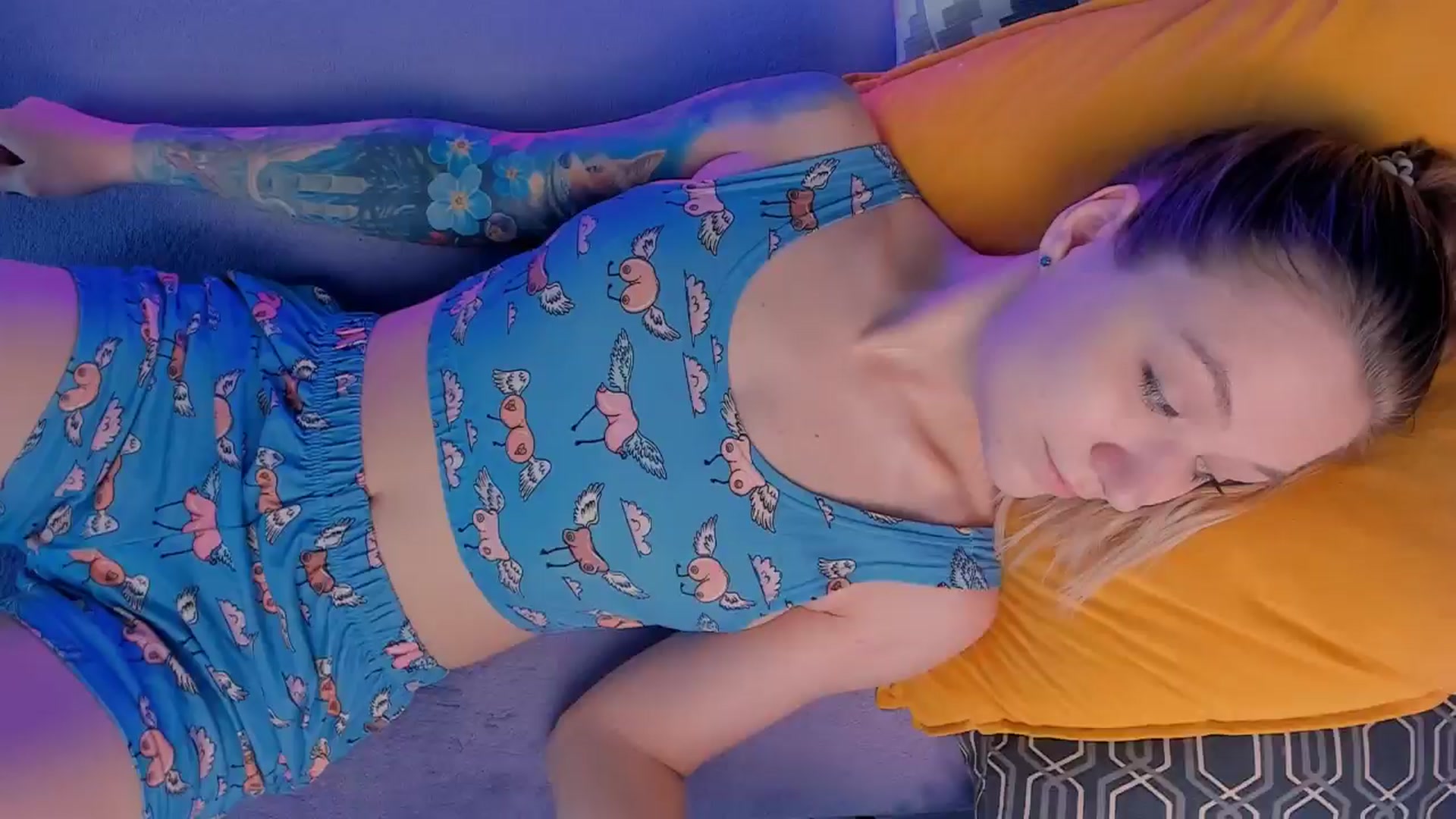 Gallery image thumbnail from Kota_sky's myfreecams stream on, 07/15/2024, 05:01 image 11 of 20