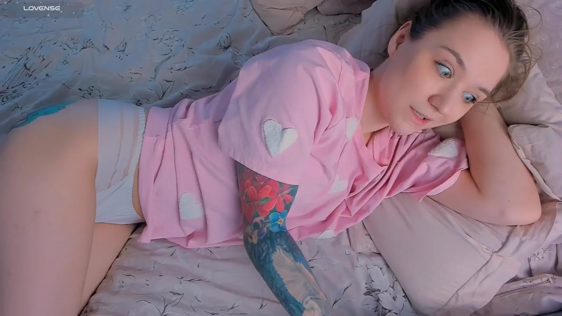 Gallery image thumbnail from Kota_sky's myfreecams stream on, 01/09/2025, 05:52 image 16 of 20