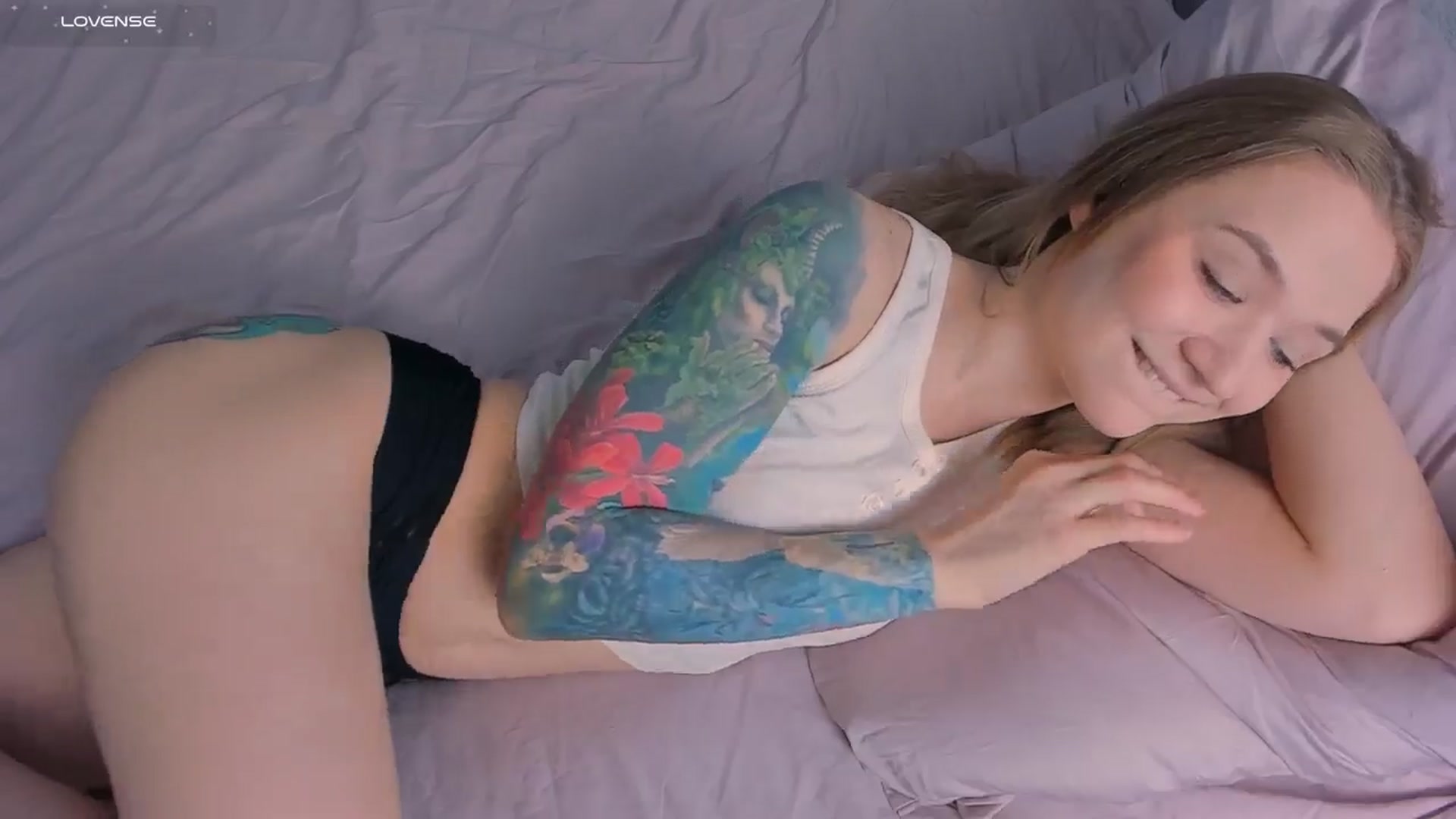 Gallery image thumbnail from Kota_sky's myfreecams stream on, 01/16/2025, 03:01 image 17 of 20