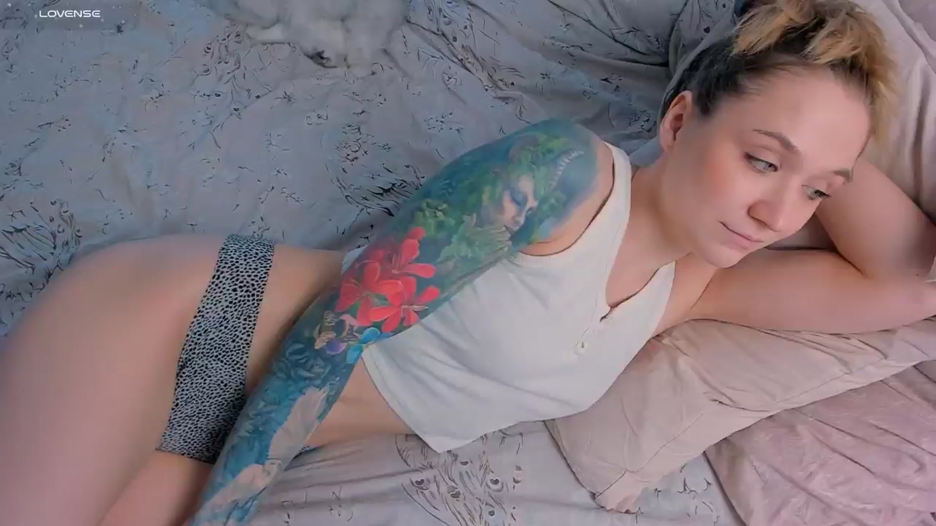 Gallery image thumbnail from Kota_sky's myfreecams stream on, 02/13/2025, 07:17 image 7 of 20