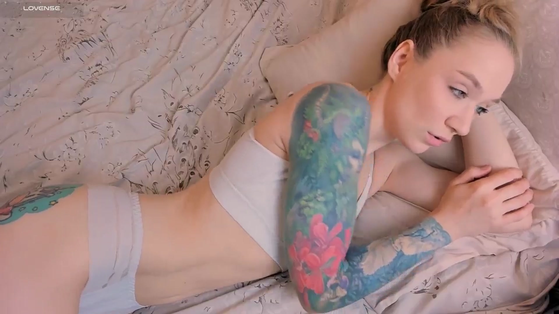 Gallery image thumbnail from Kota_sky's myfreecams stream on, 06/04/2025, 03:44 image 13 of 20
