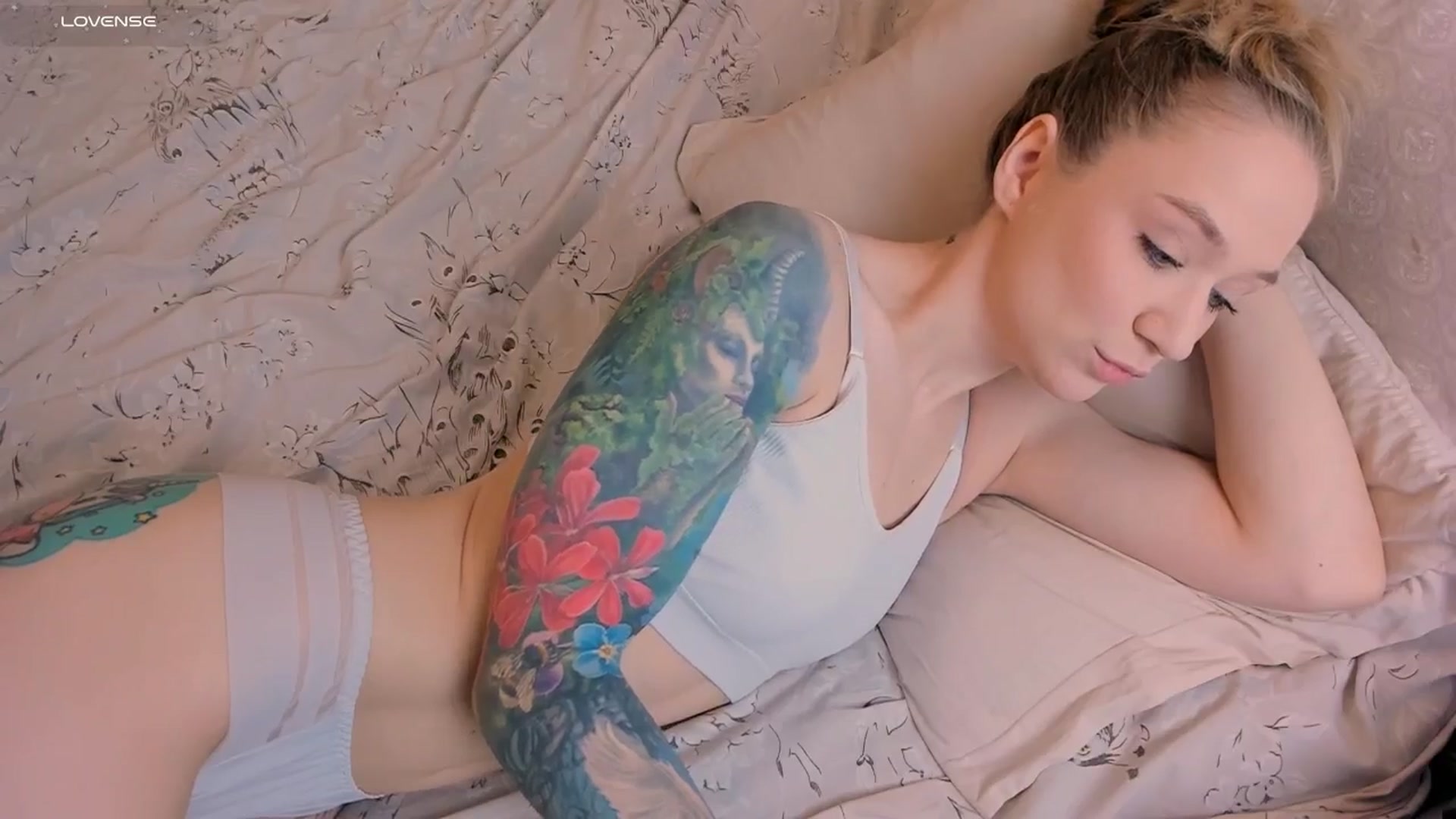 Gallery image thumbnail from Kota_sky's myfreecams stream on, 06/04/2025, 03:44 image 15 of 20