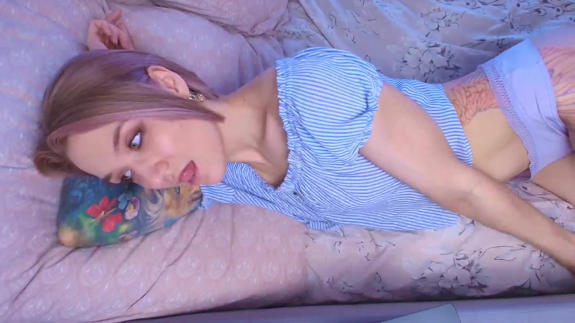 Gallery image thumbnail from Kota_sky's myfreecams stream on, 09/25/2025, 07:04 image 18 of 20