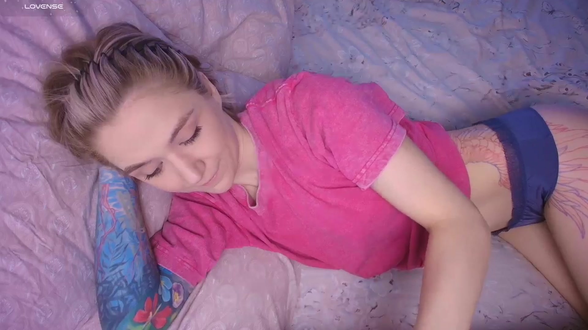 Gallery image thumbnail from Kota_sky's myfreecams stream on, 10/07/2025, 03:12 image 15 of 20